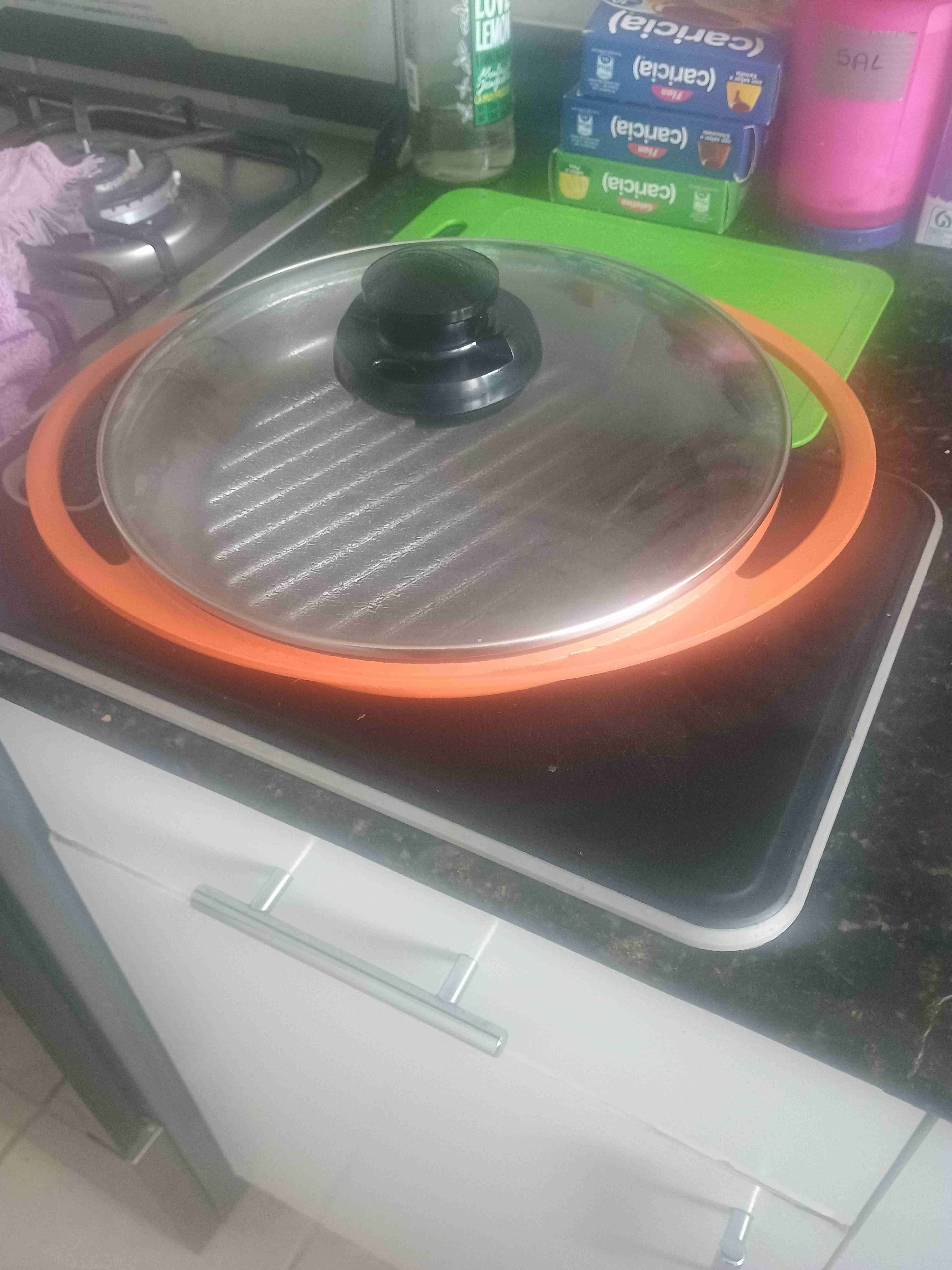 Parrilla asadora con tapa de vidrio