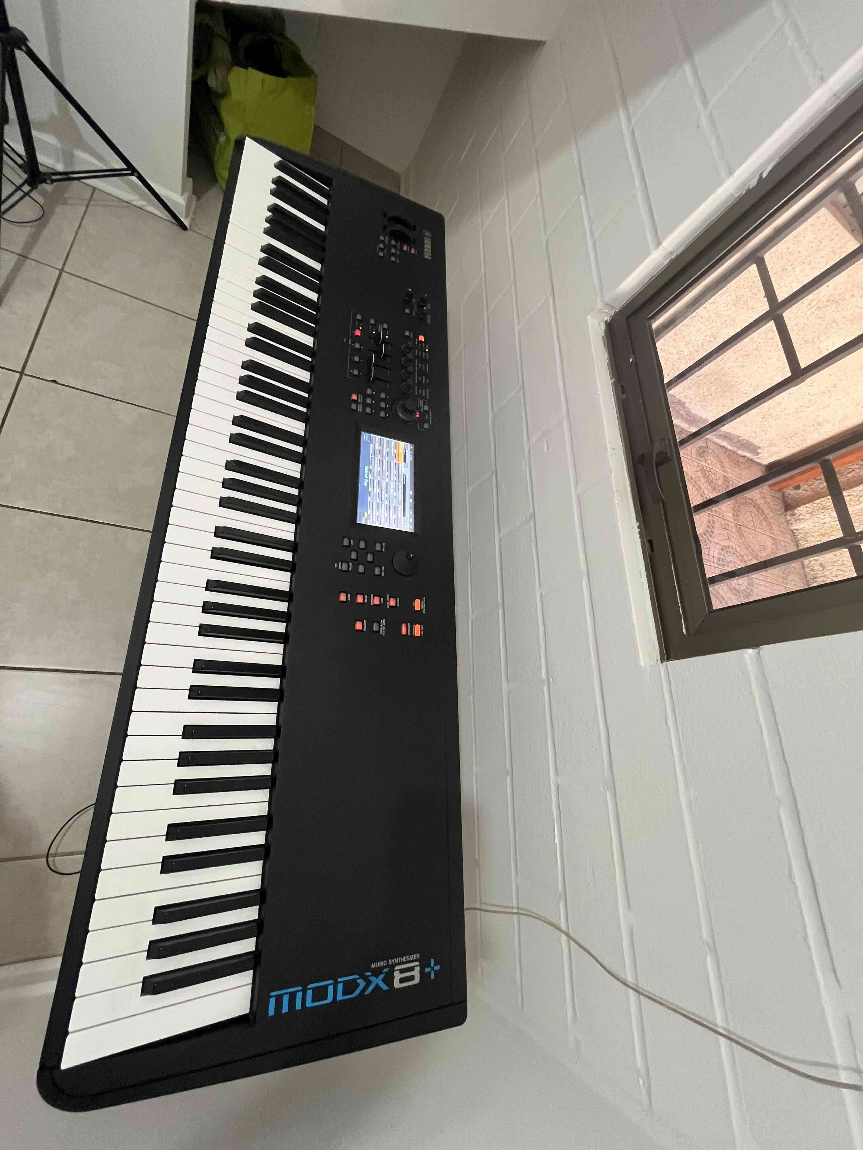 Teclado sintetizador MODX8+