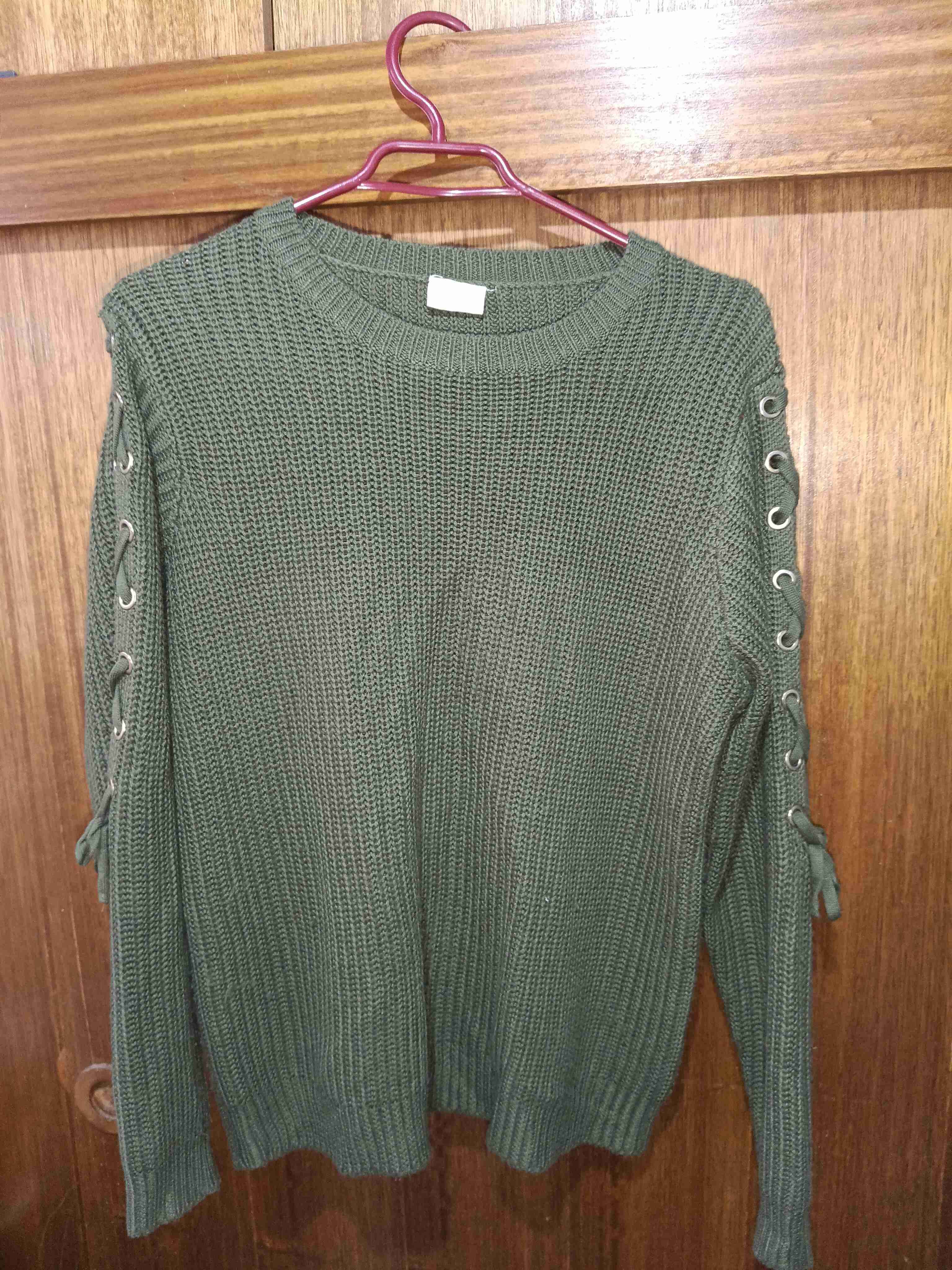 Suéter verde con cordones