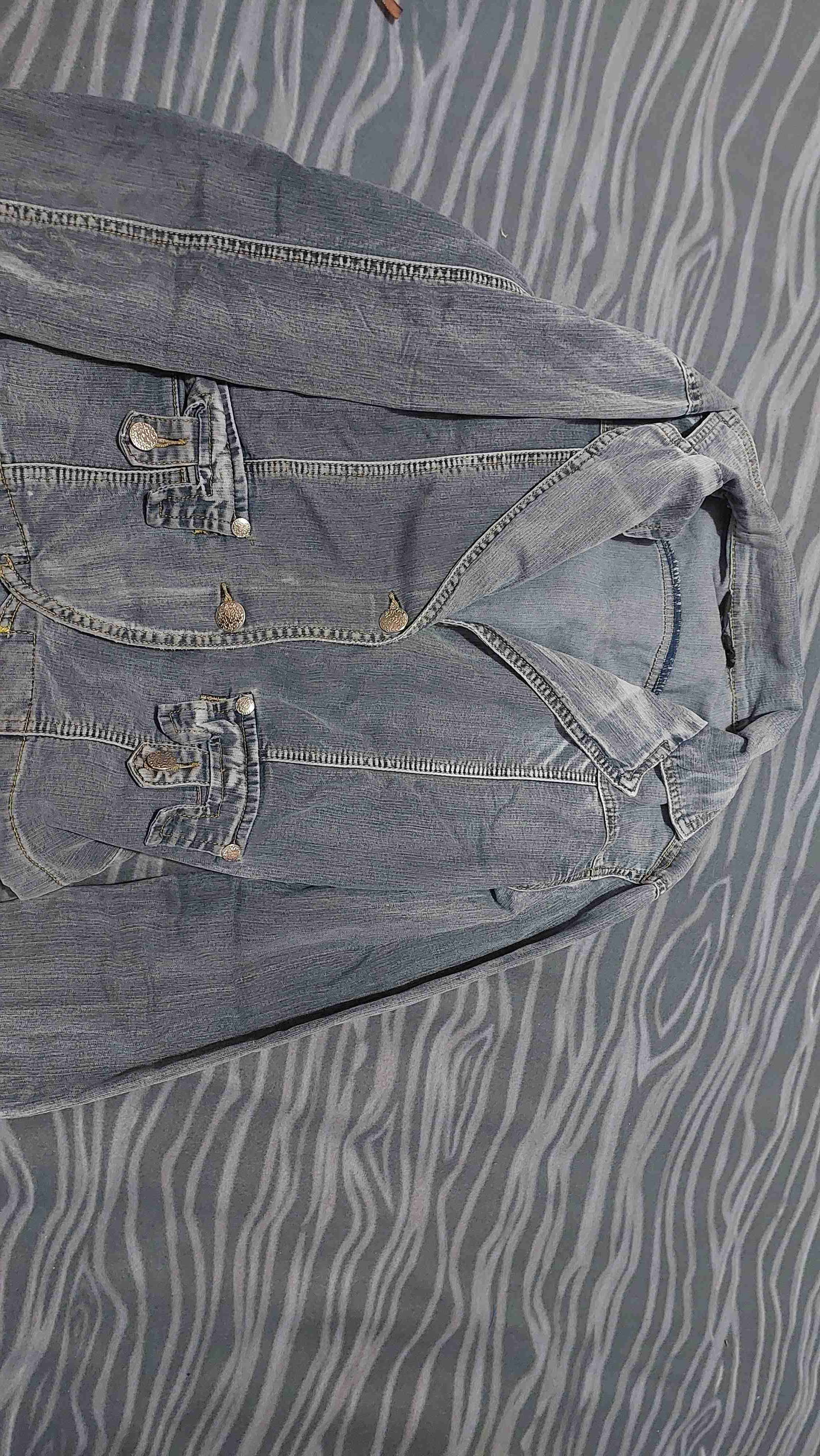 Chaqueta de mezclilla gris