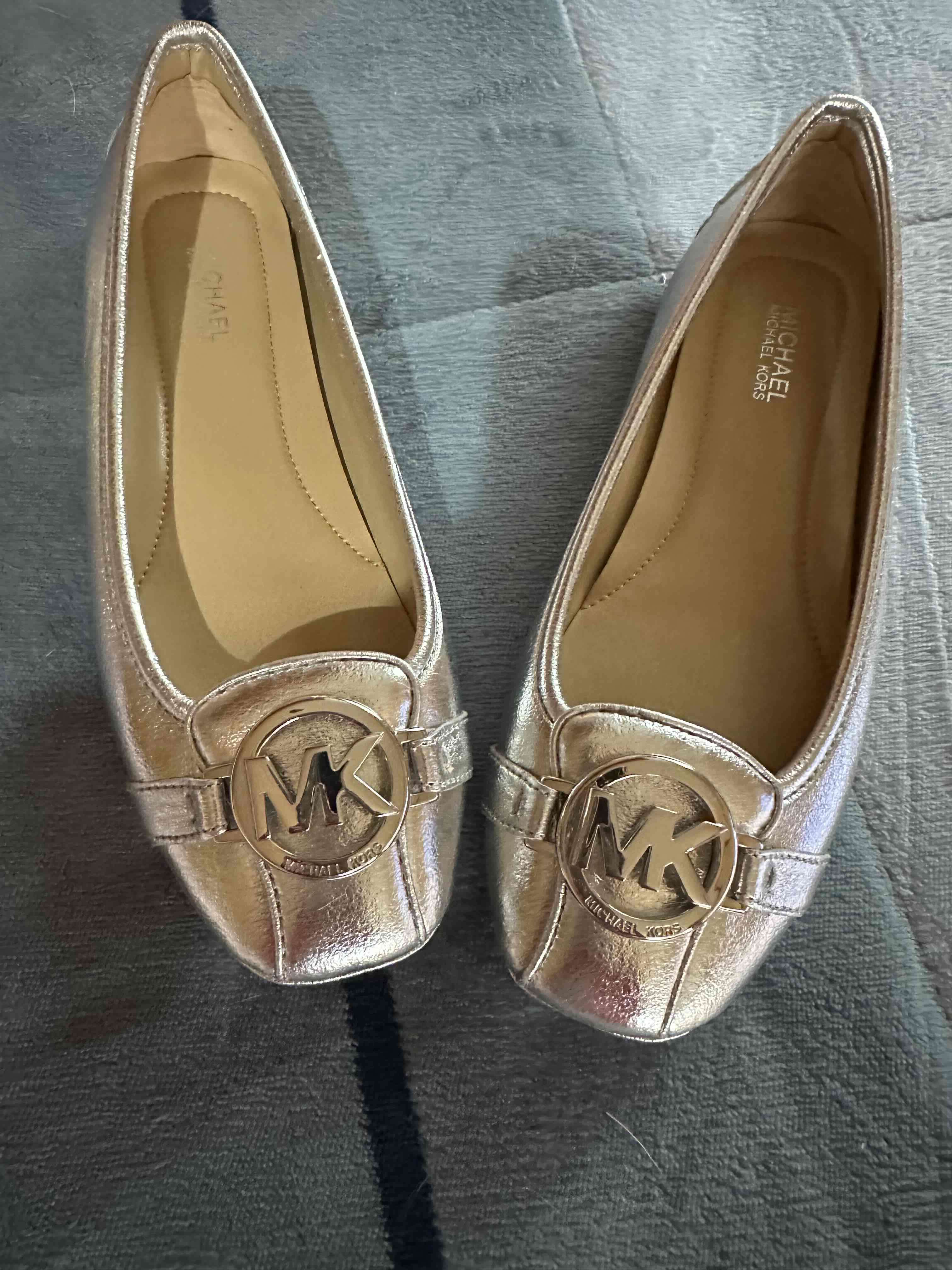 Zapatos planos plateados MK