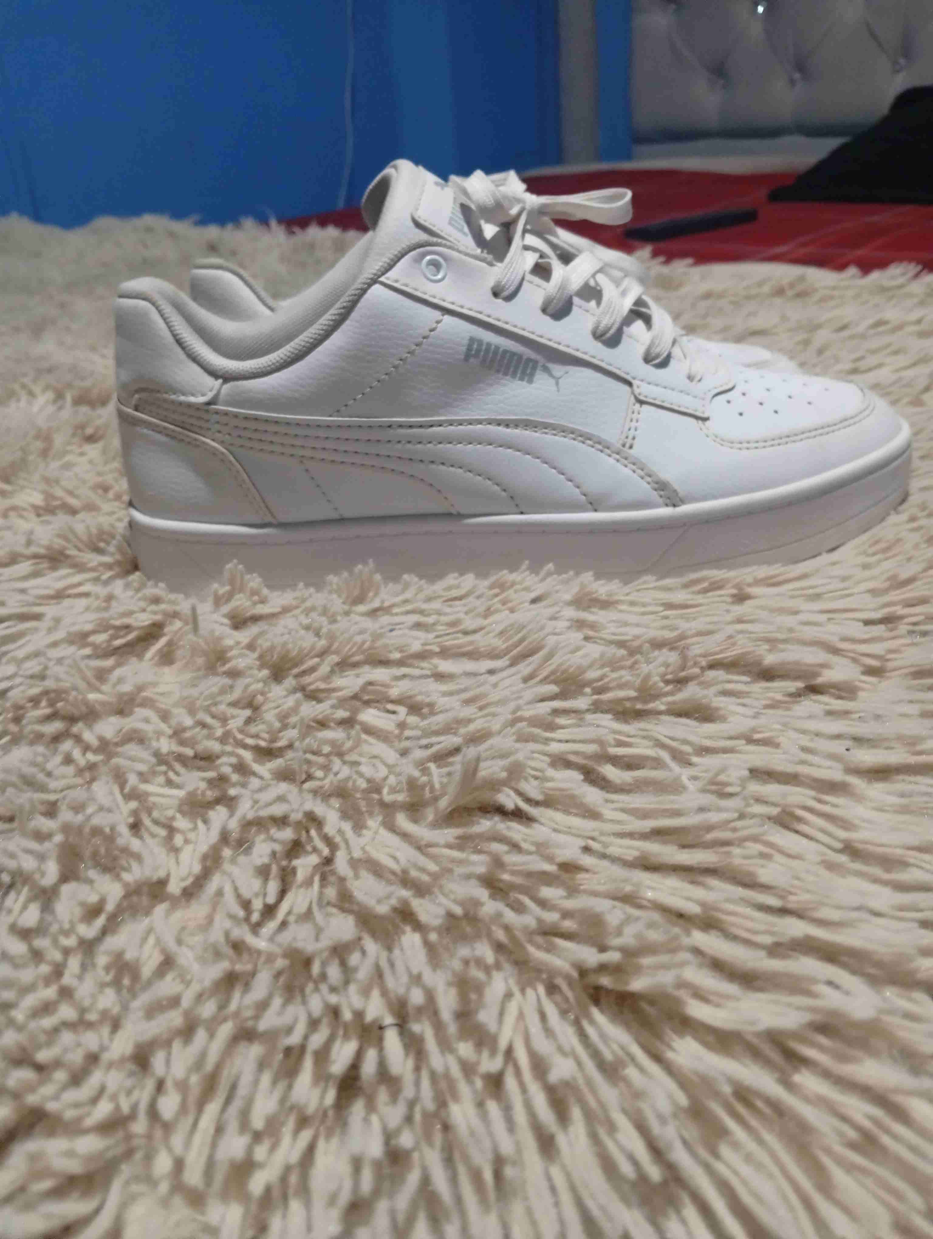 Zapatillas blancas marca Puma