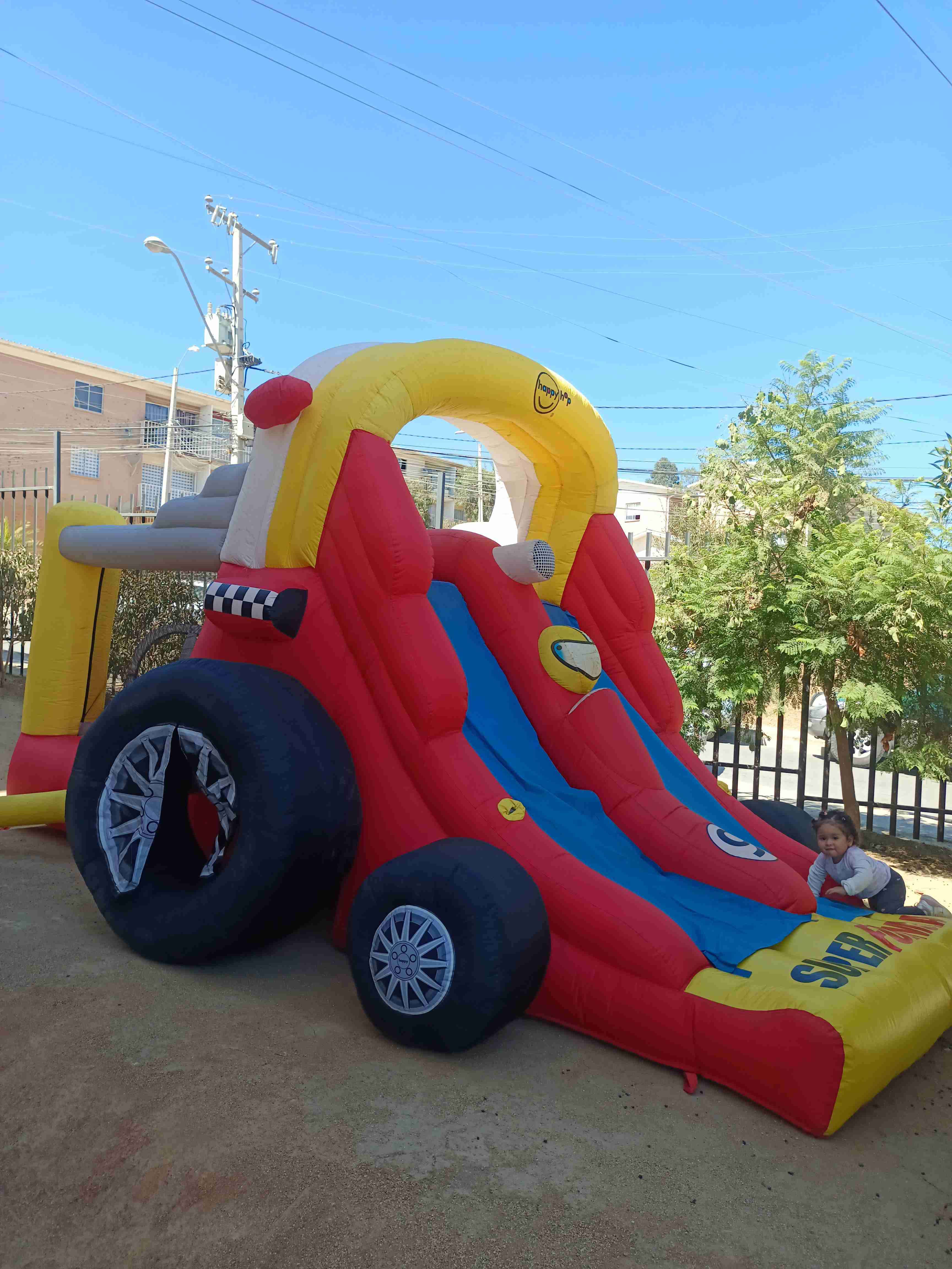 Juego inflable auto para niños