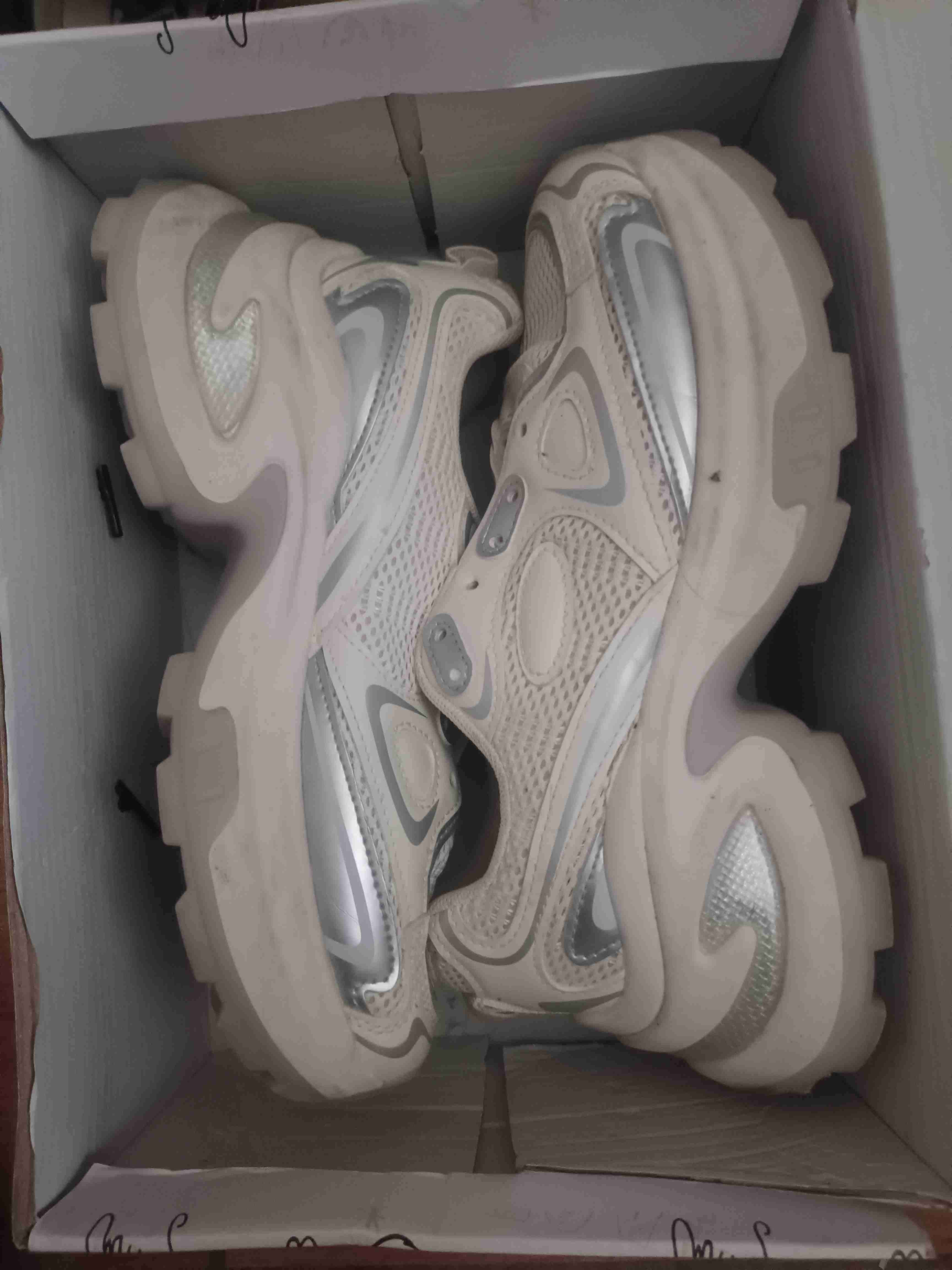 Zapatillas deportivas gris metálico