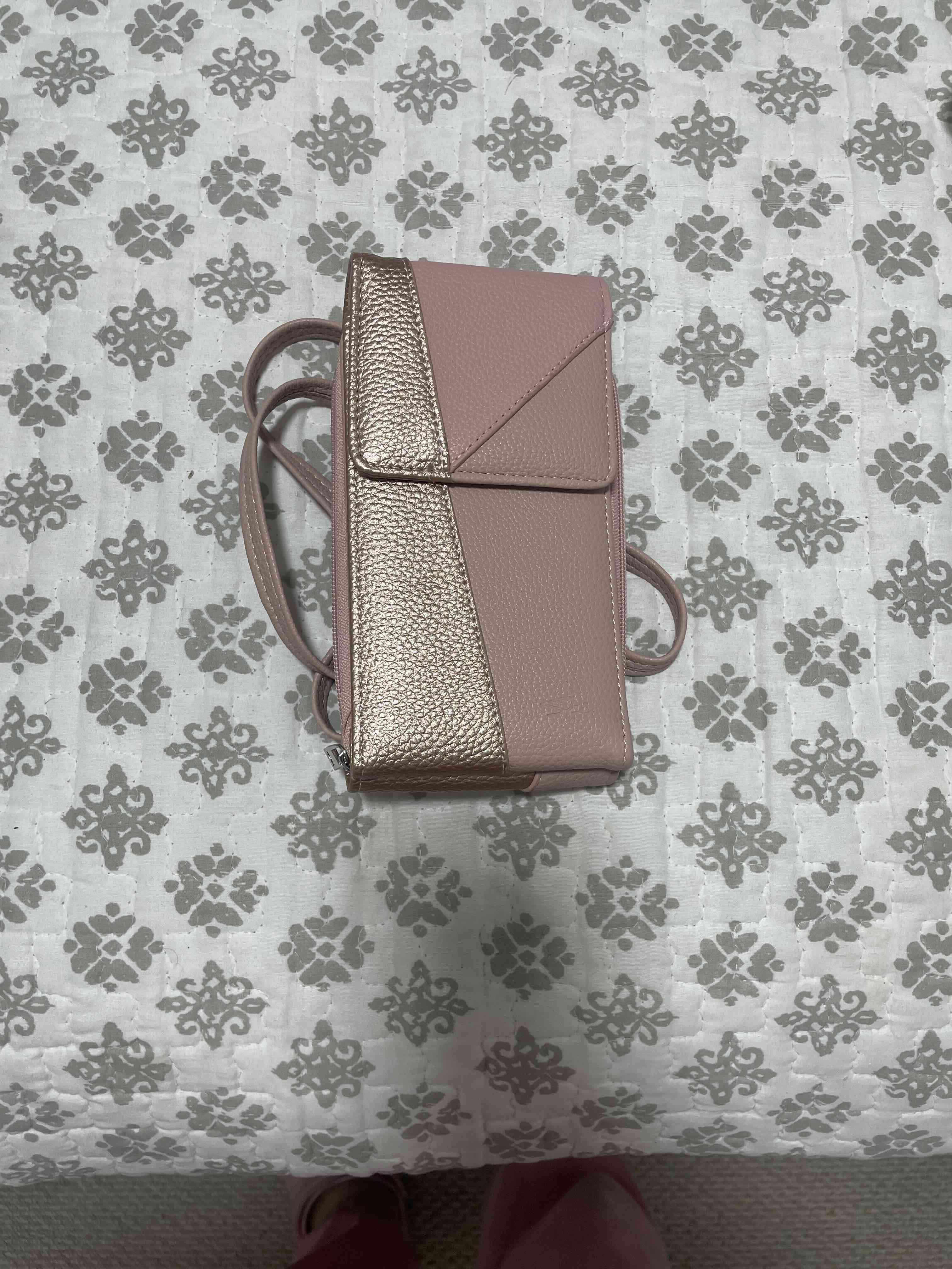 Cartera rosa y dorada