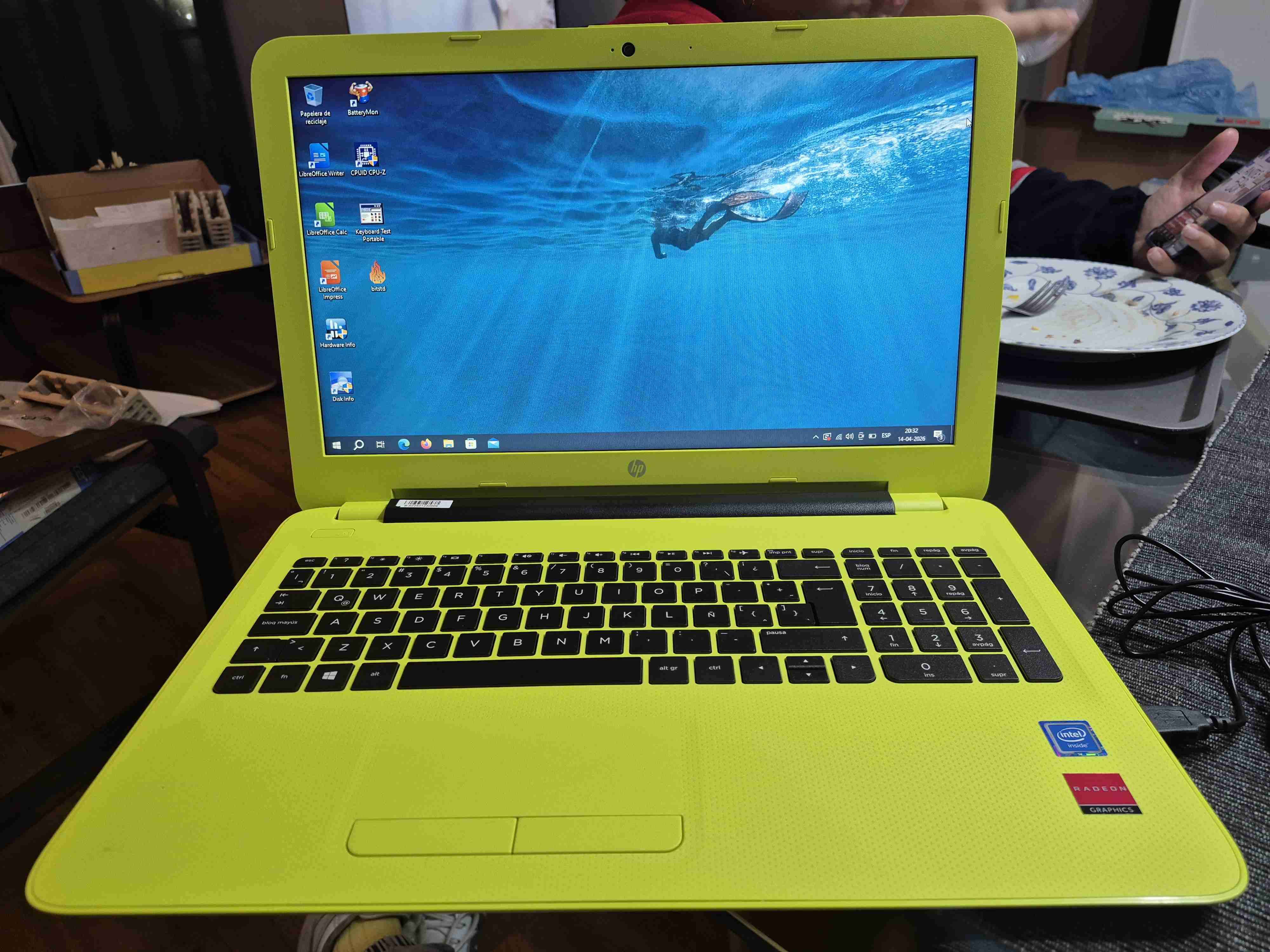 Notebook HP 250 amarillo