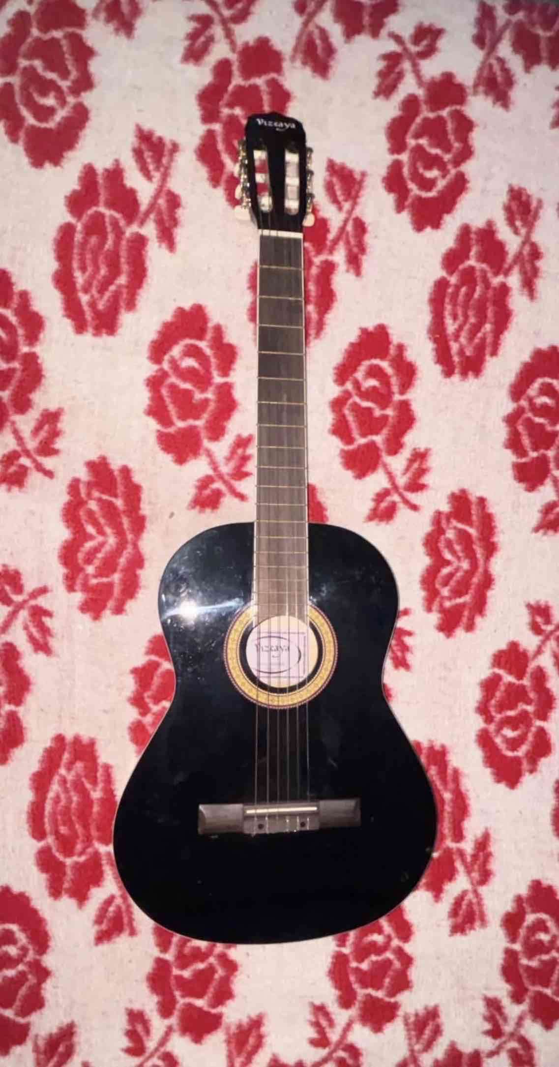 Guitarra acústica negra Vizcaya