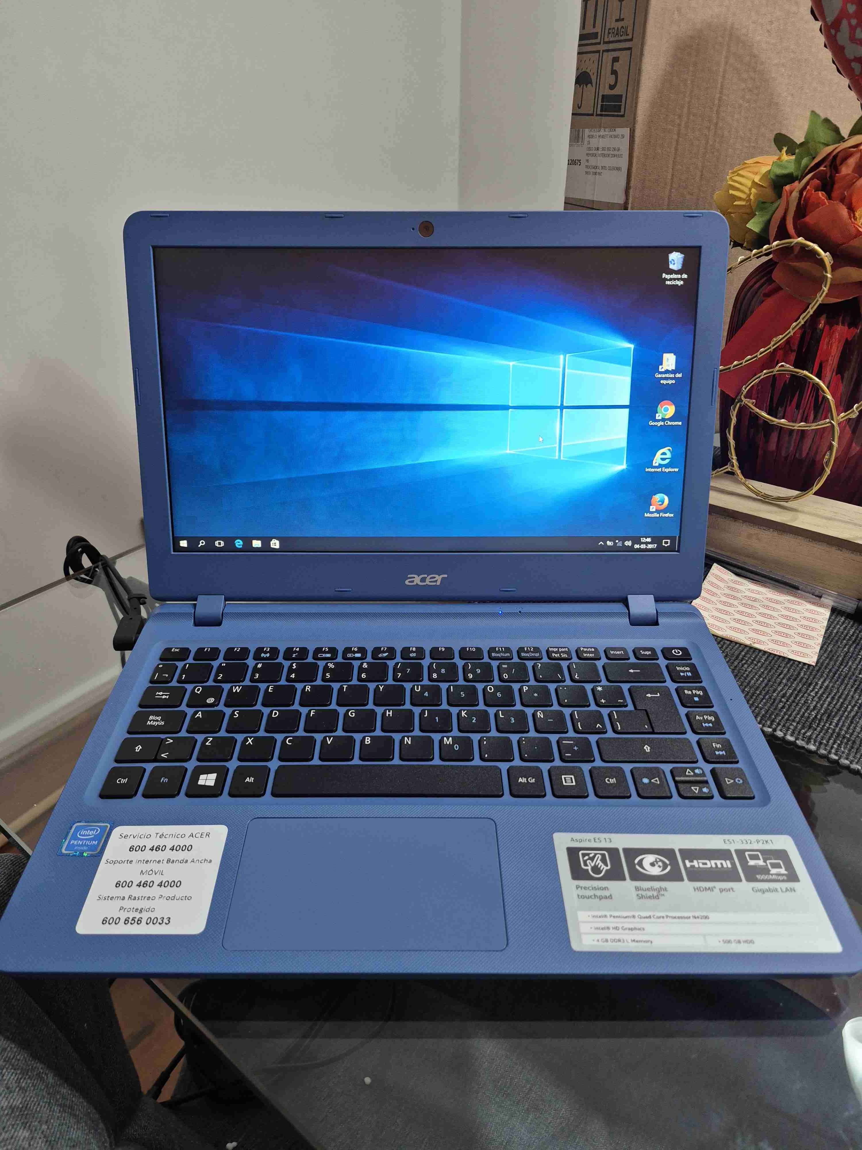 Notebook Acer azul compacto