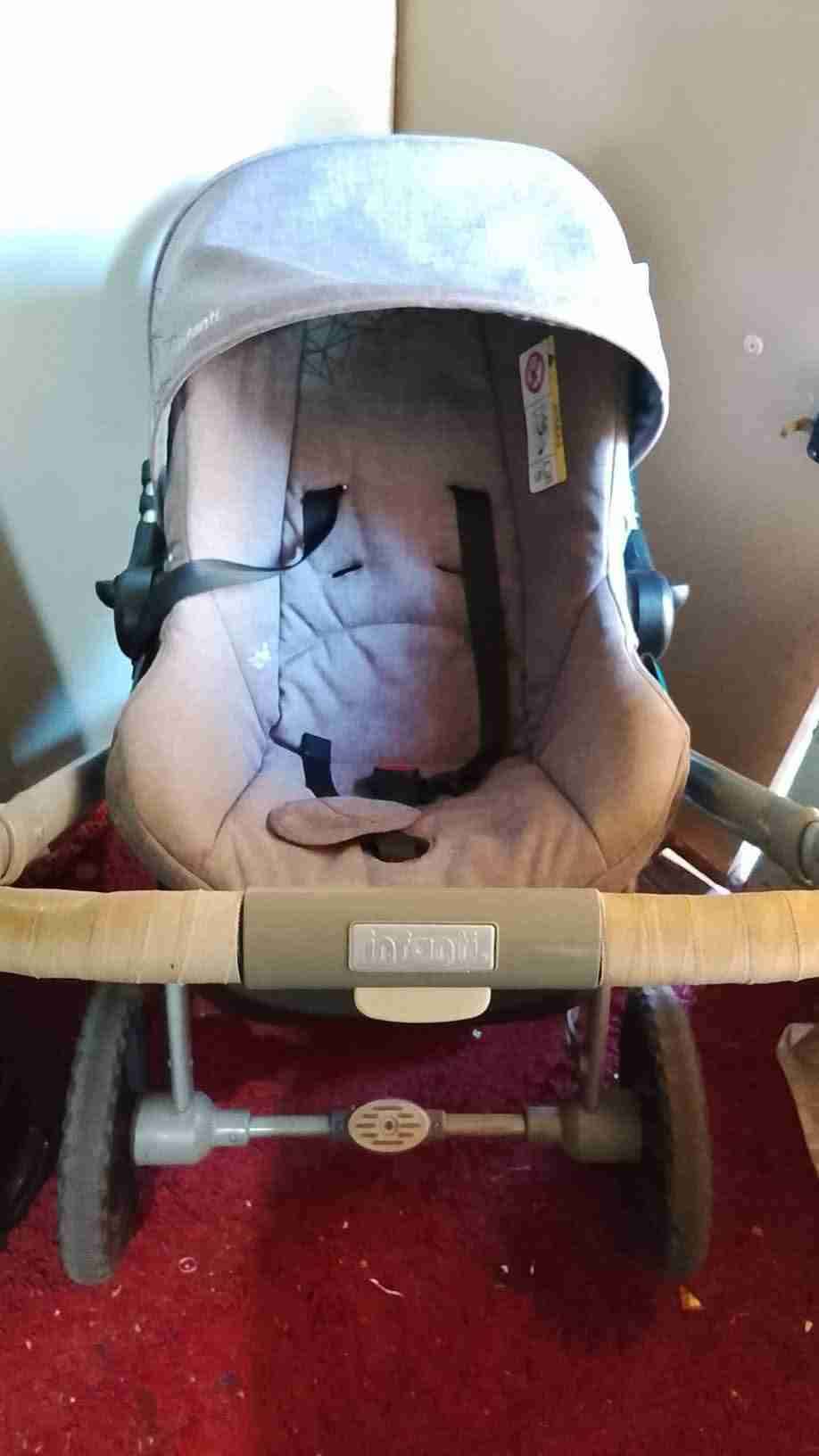 Coche de bebé Infanti gris