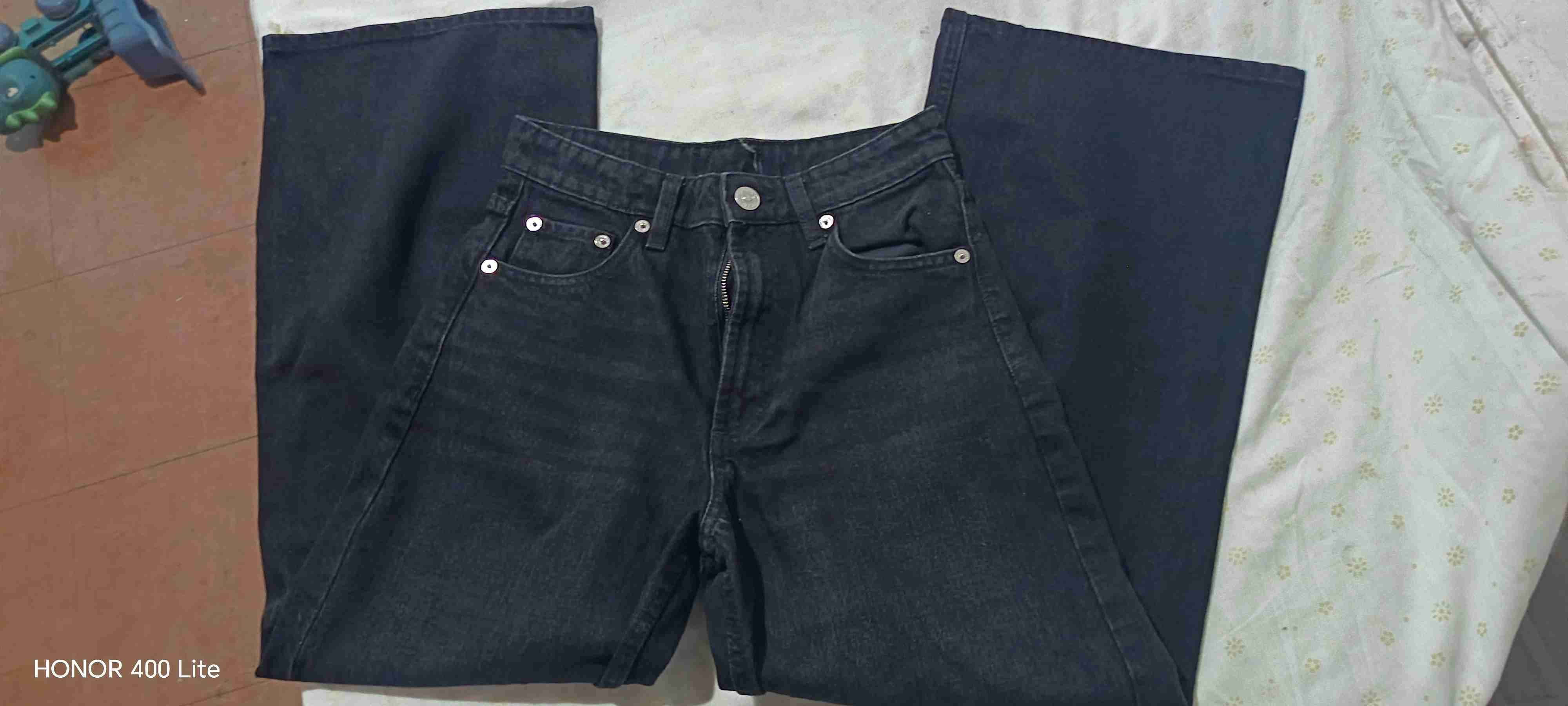 Jeans negros de mezclilla