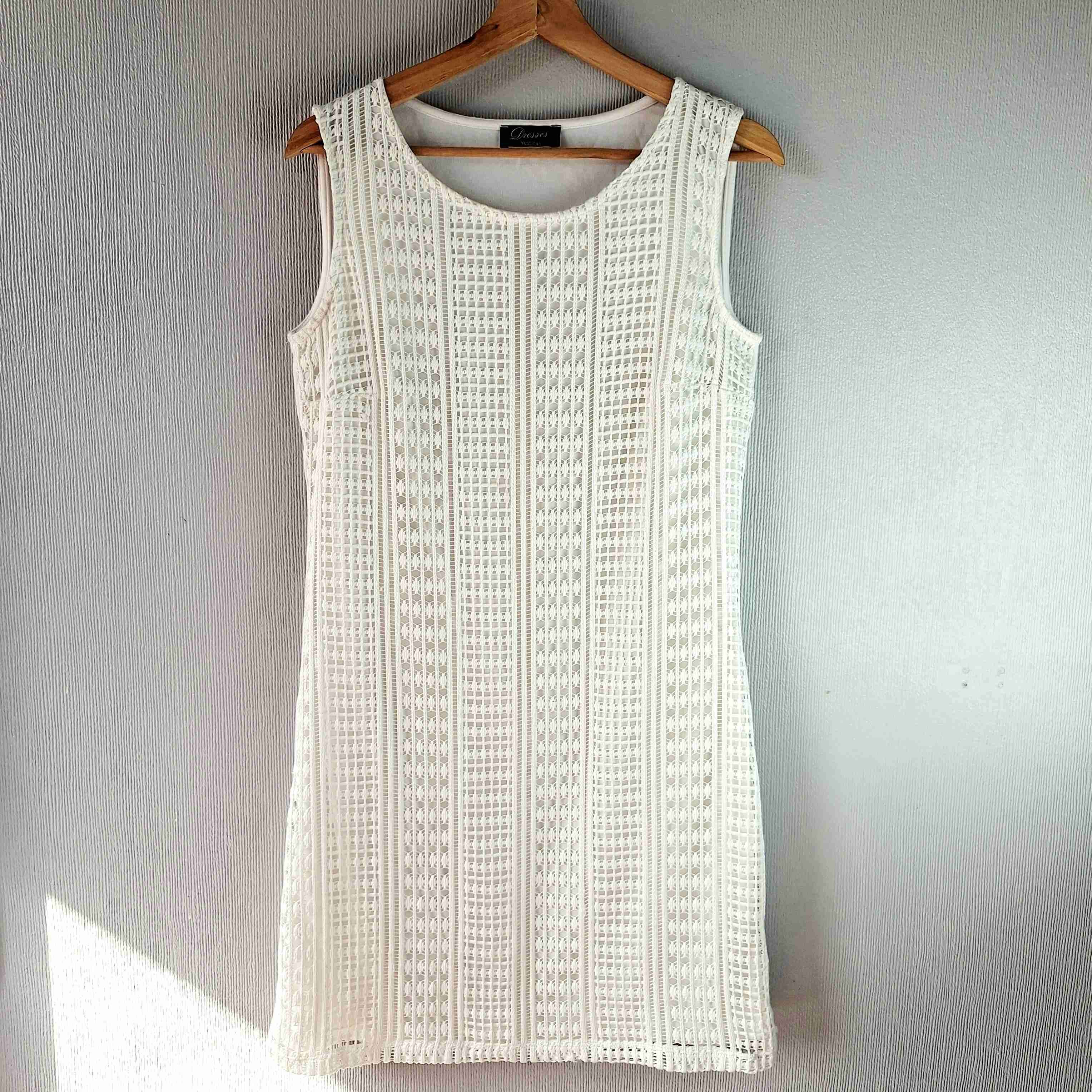 Vestido blanco tejido sin mangas