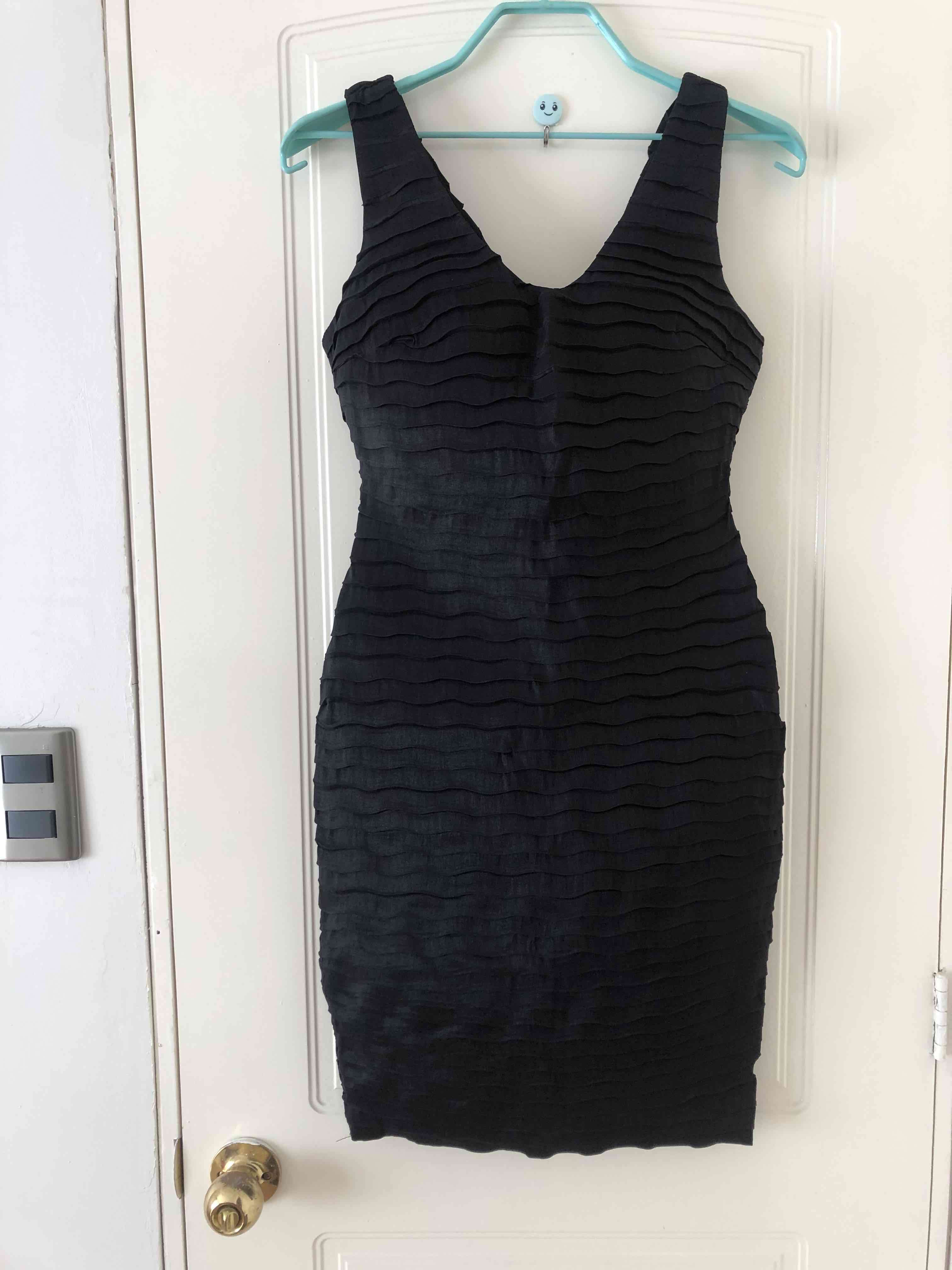 Vestido negro ajustado