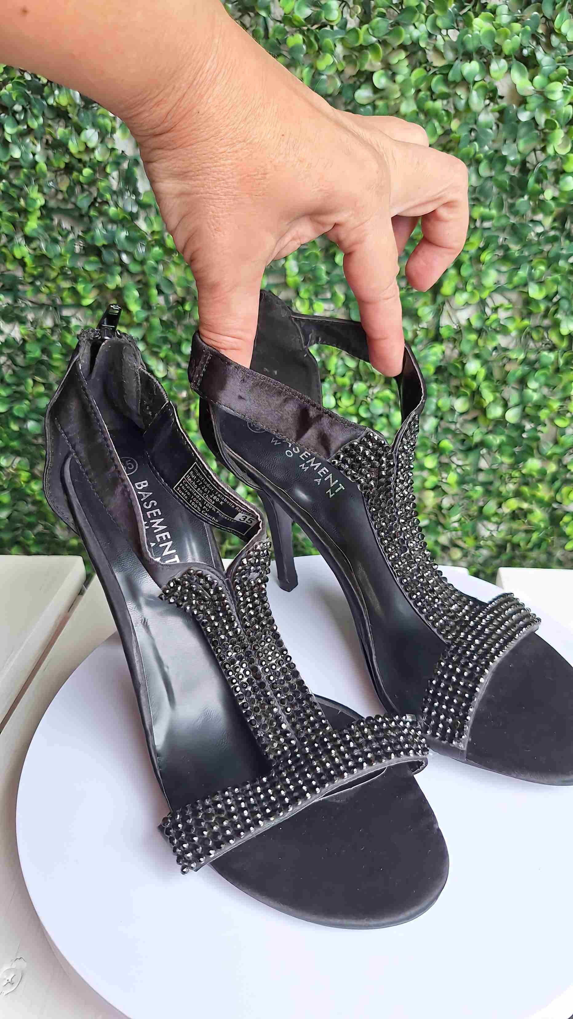 Sandalias Basement Nuevas negros con brillantes