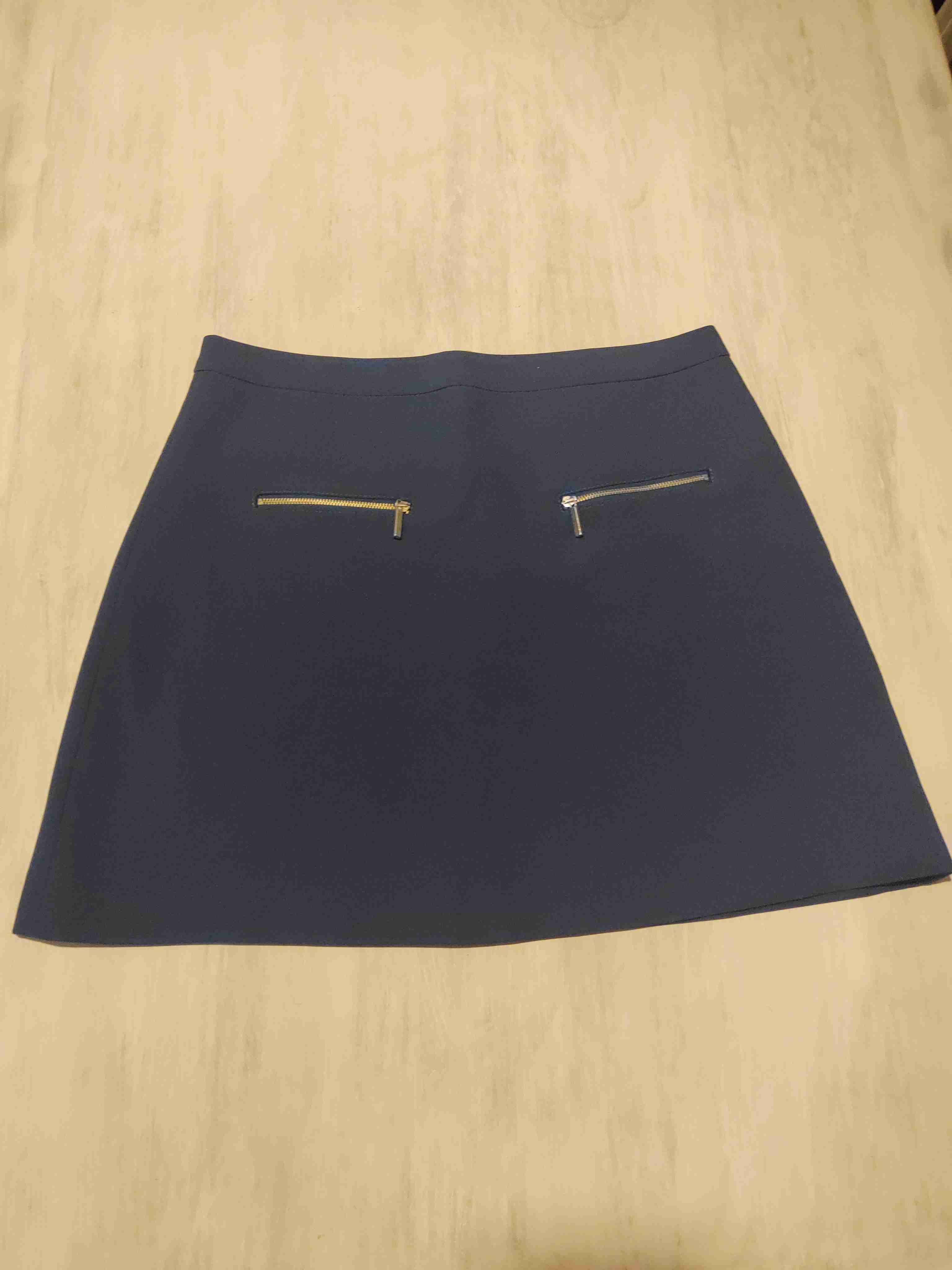 Falda negra con cierres