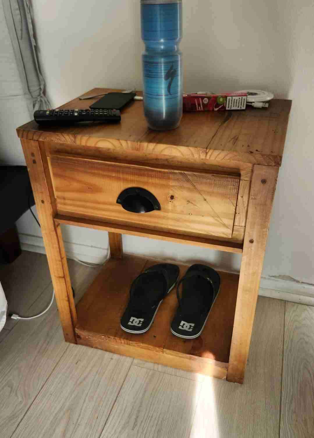 Veladores de madera rústico con cajón - miniatura 2