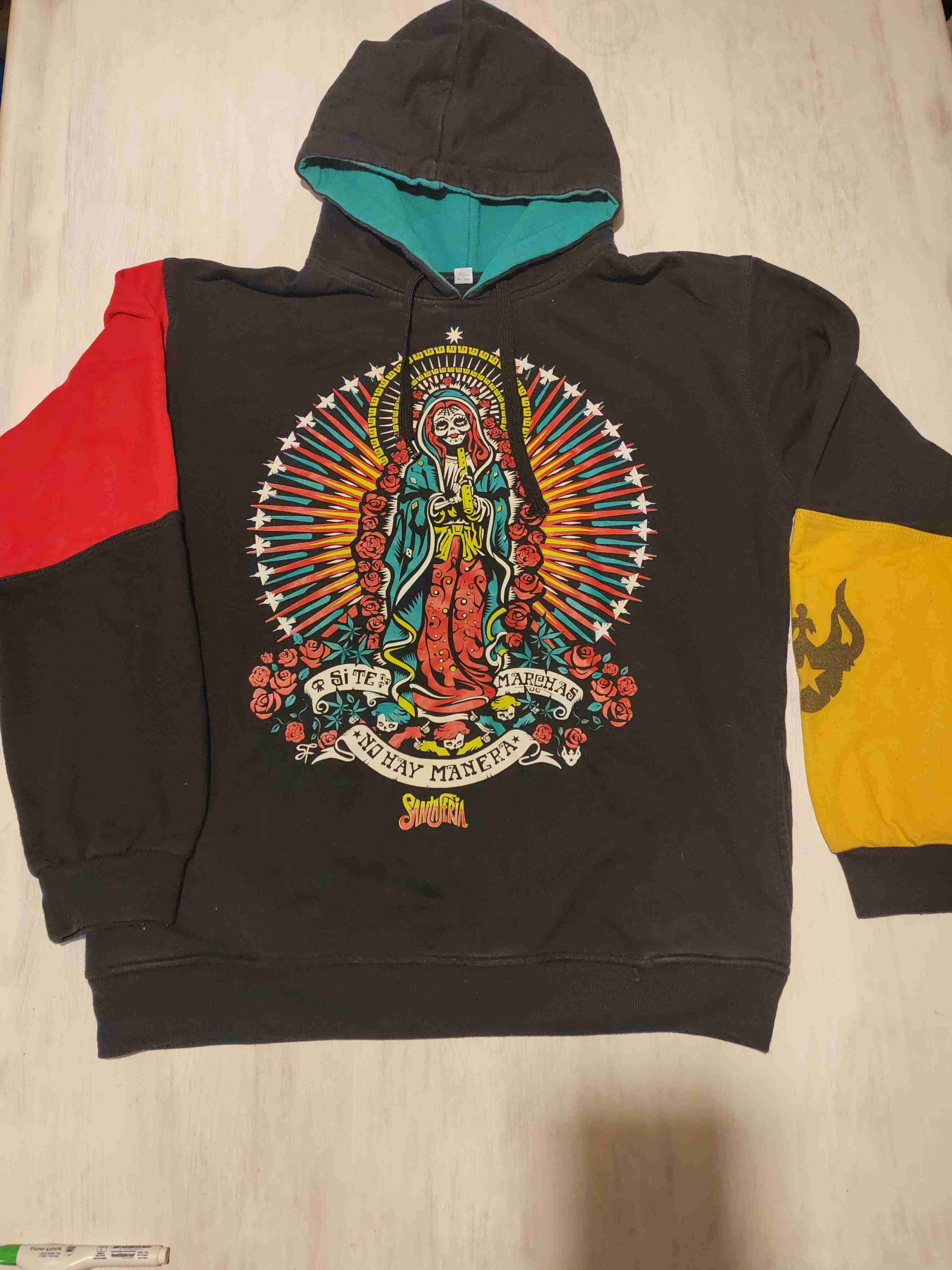 Polerón con capucha estampado colorido