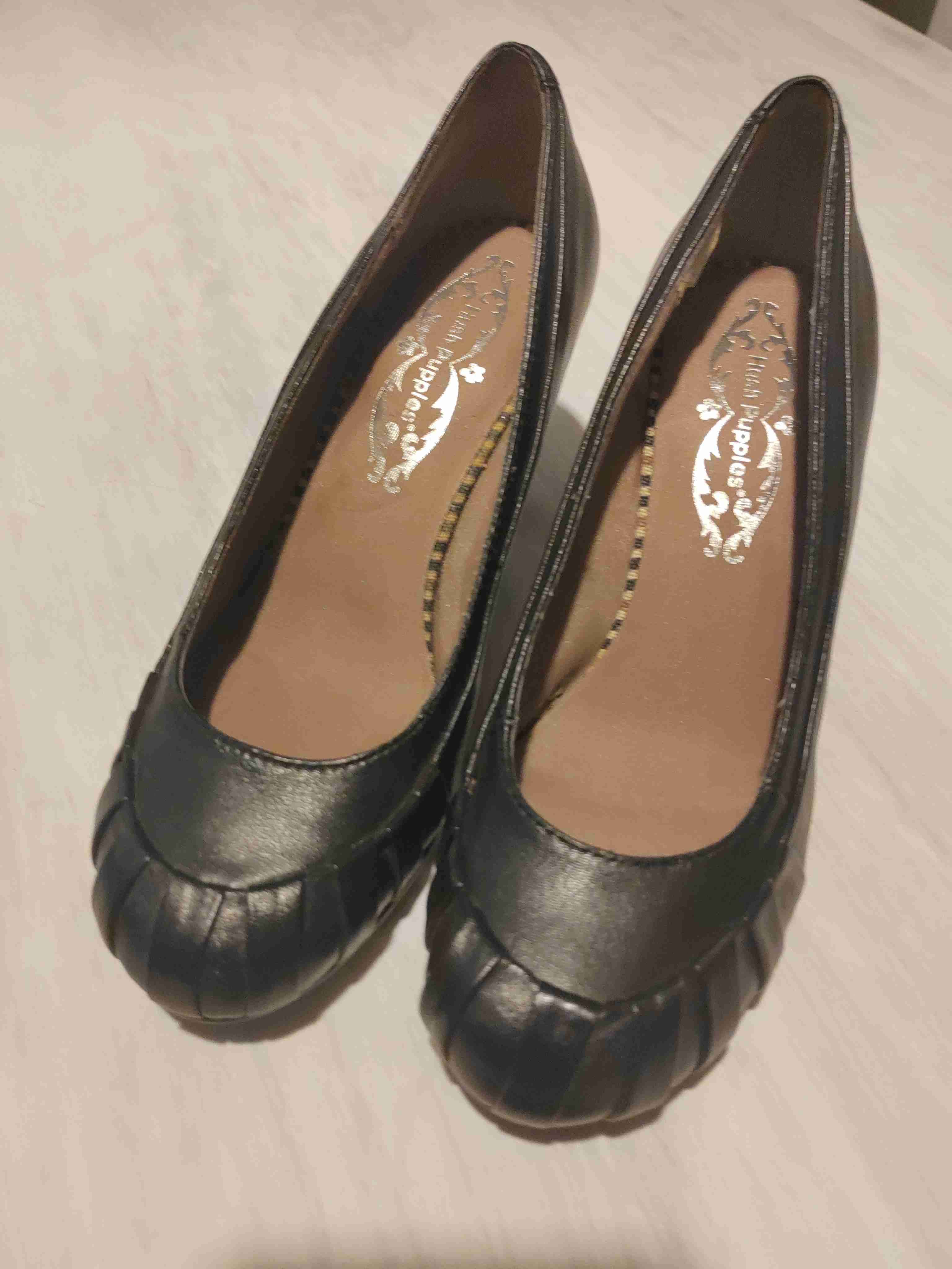 Zapatos de tacón negro