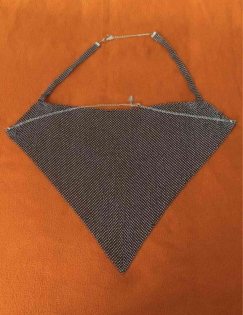 Crop triangular Plateado estilo metalizado