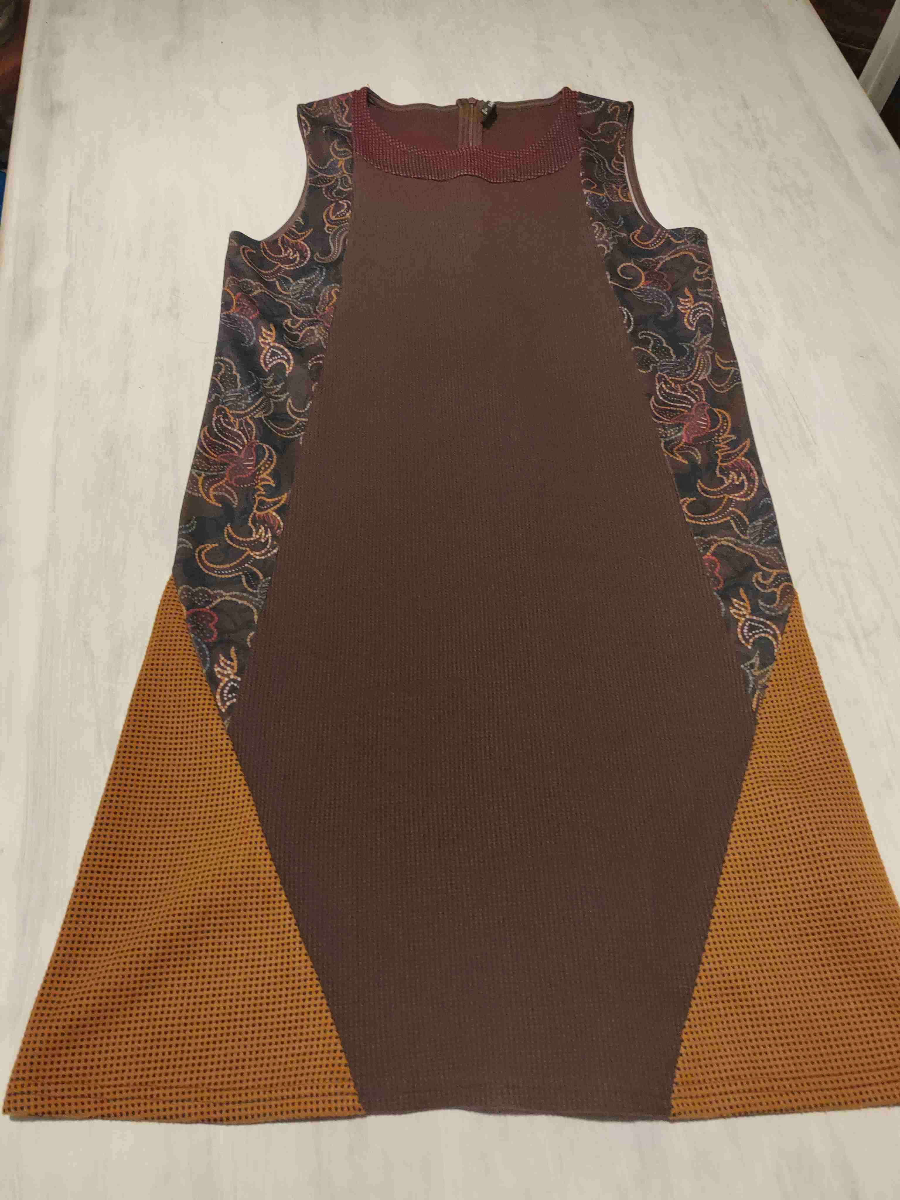 Vestido sin mangas marrón