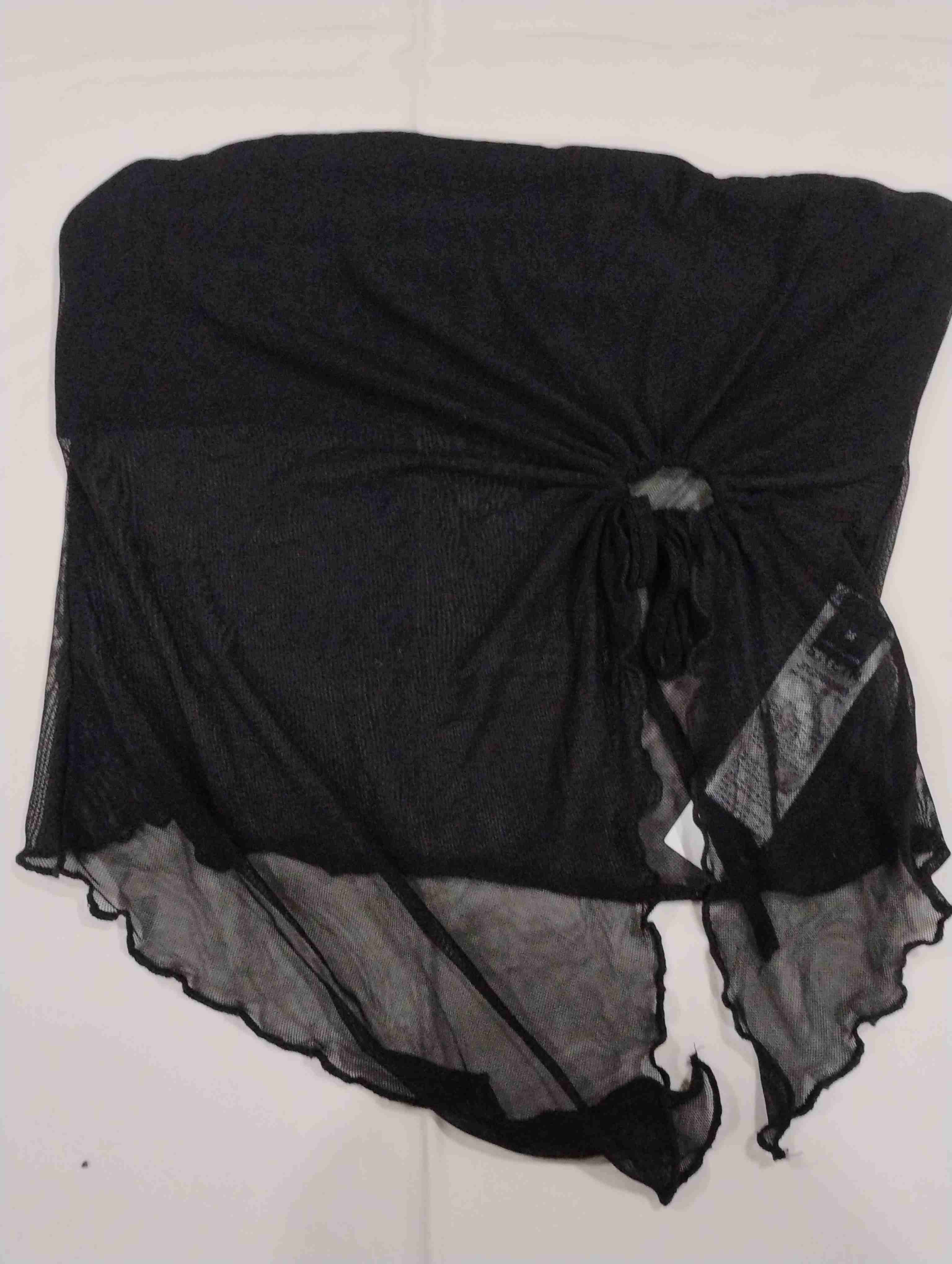 Top strapless negra SheIn.