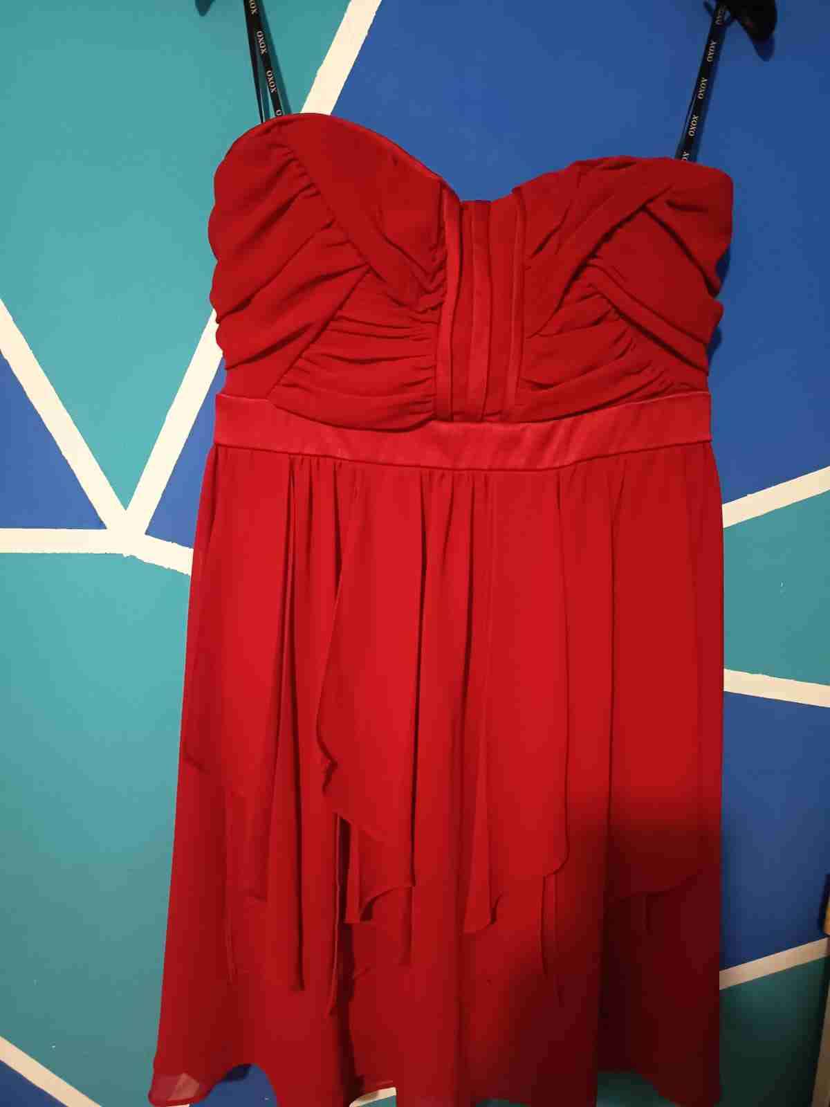 Vestido rojo strapless elegante
