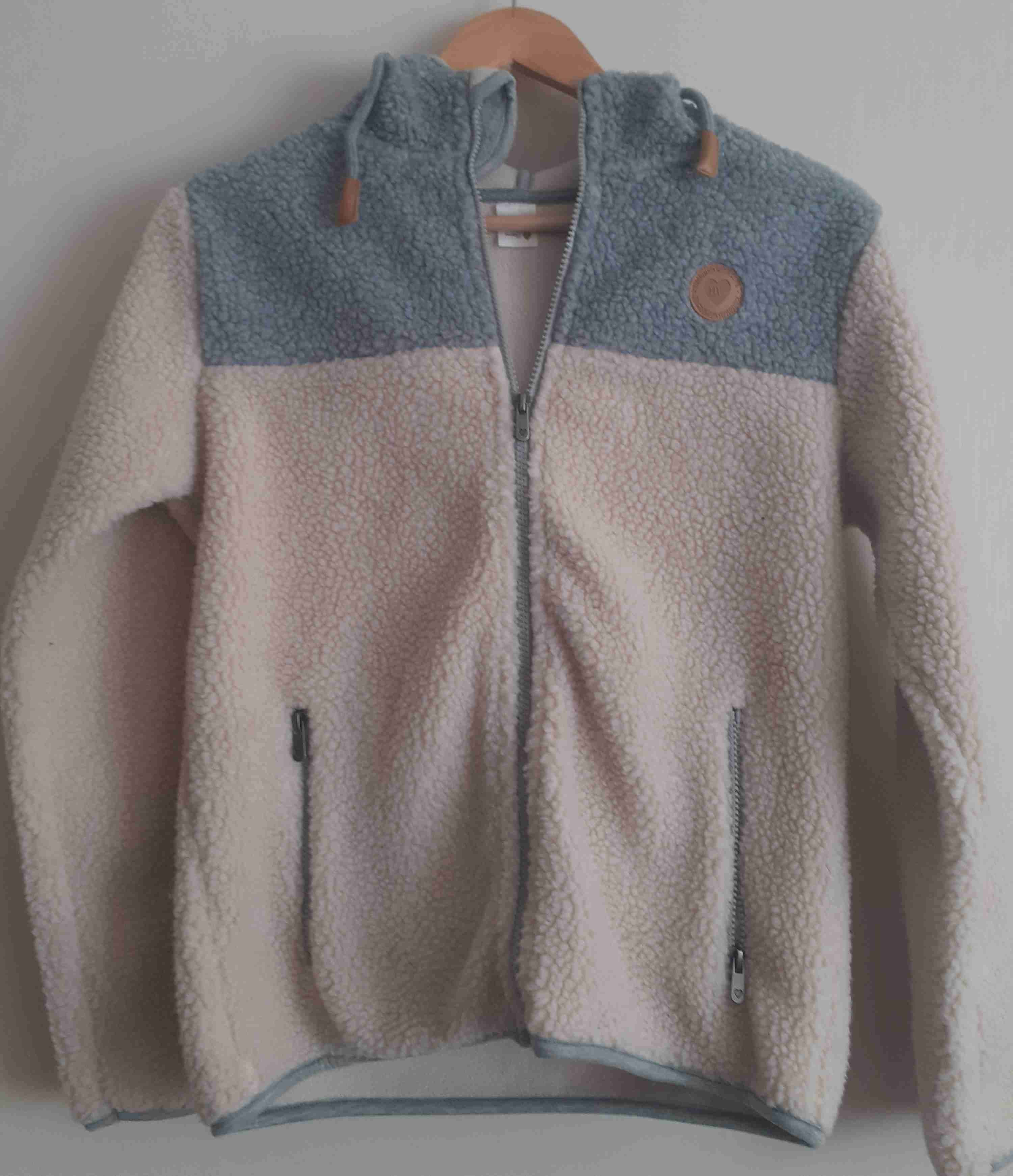 Chaqueta de lana con capucha