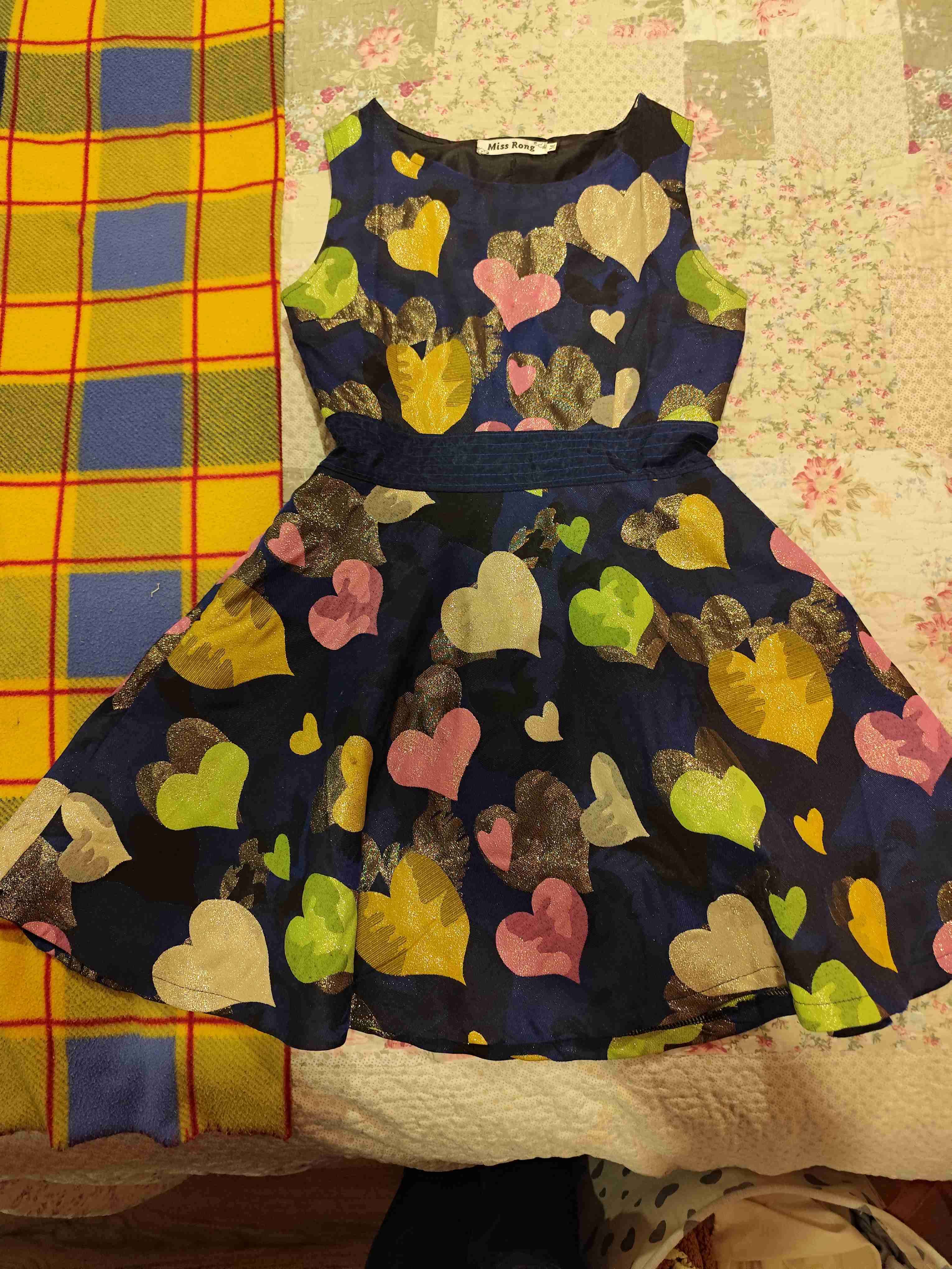 Vestido infantil con estampado de corazones