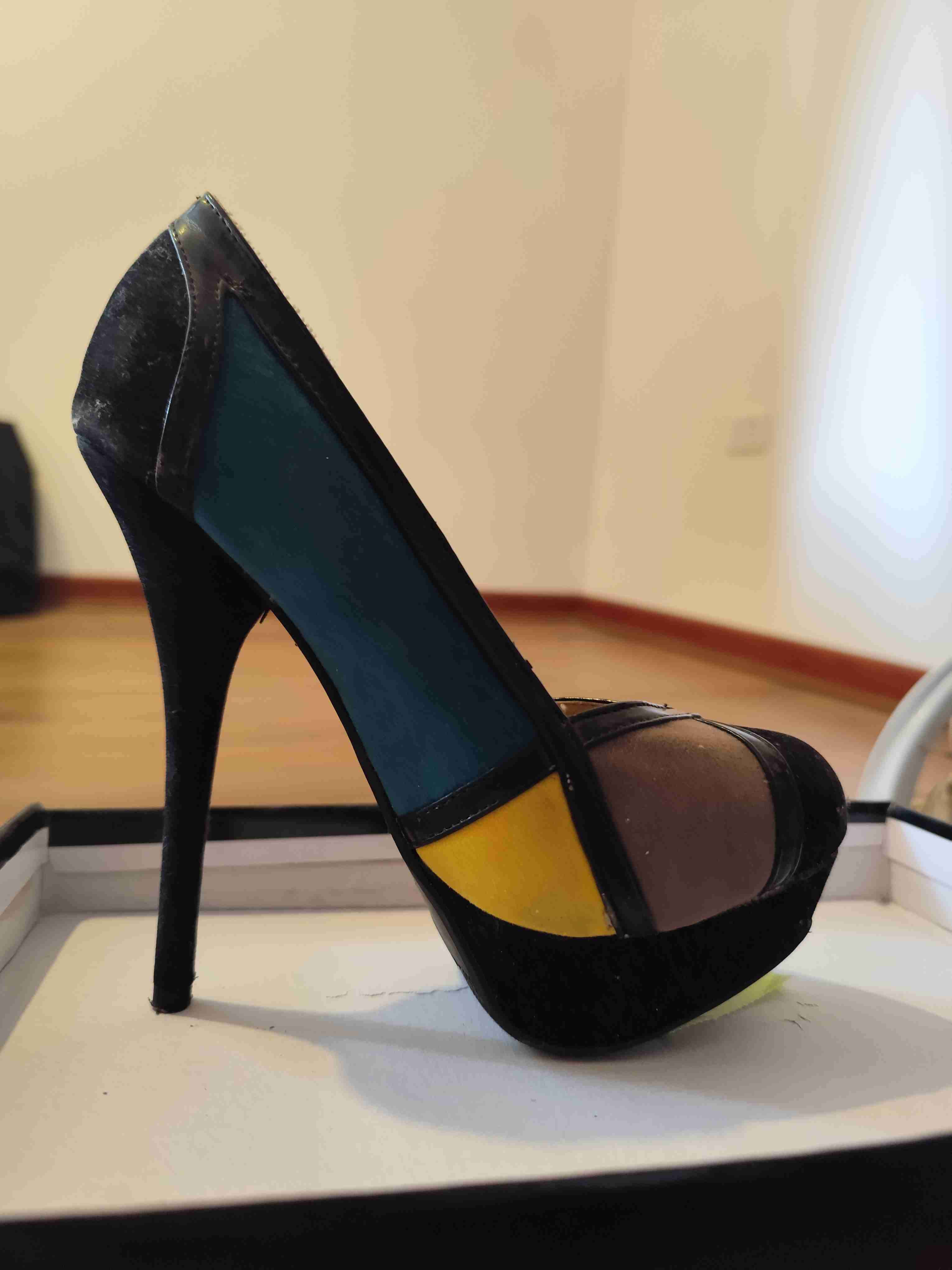 Zapato de tacón colorido talla 35