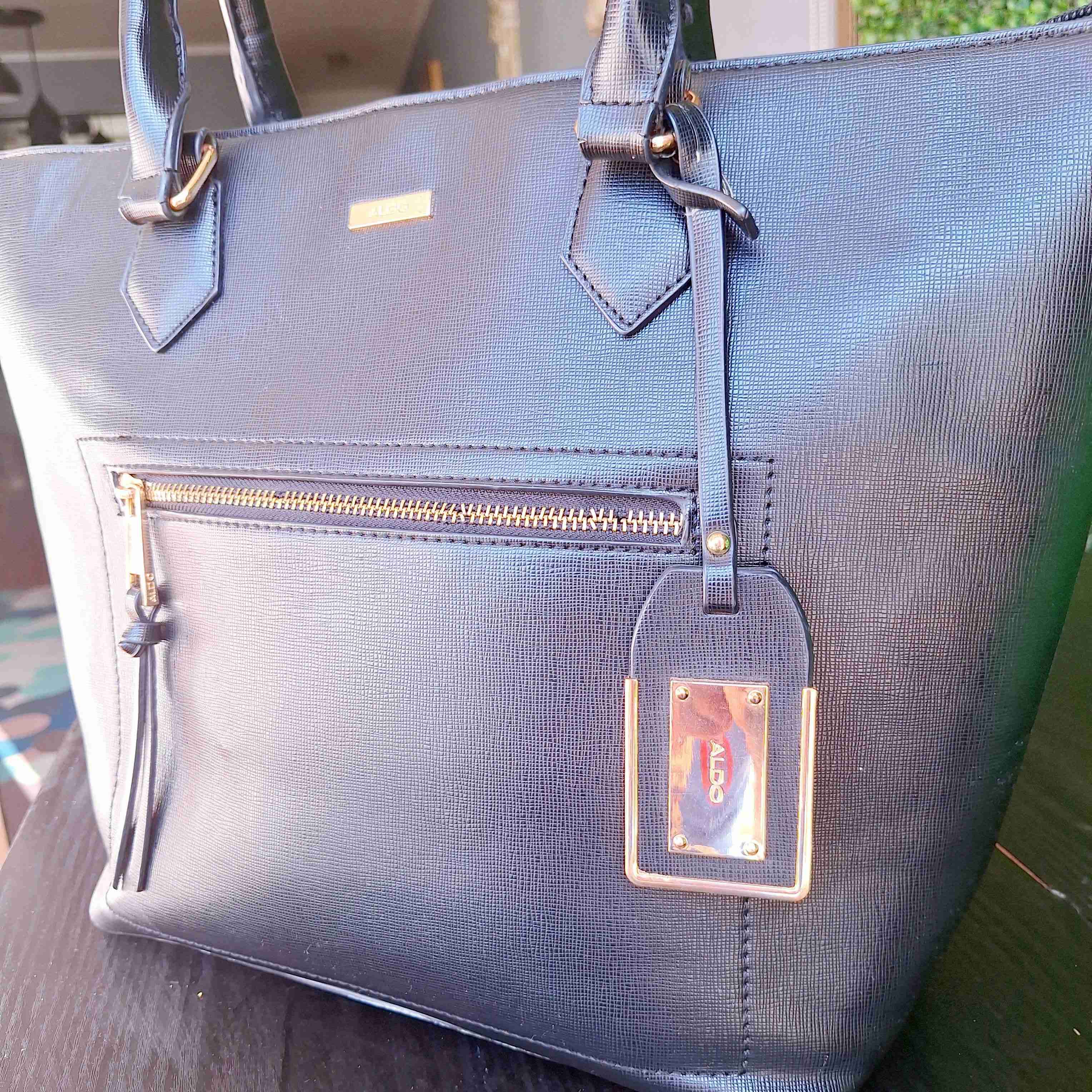 Cartera ALDO negra de cuero con bolsillo frontal