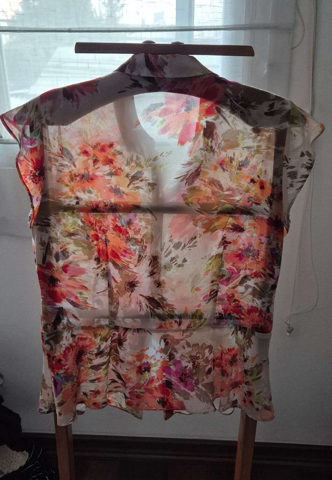Blusa floral transparente marca Wados