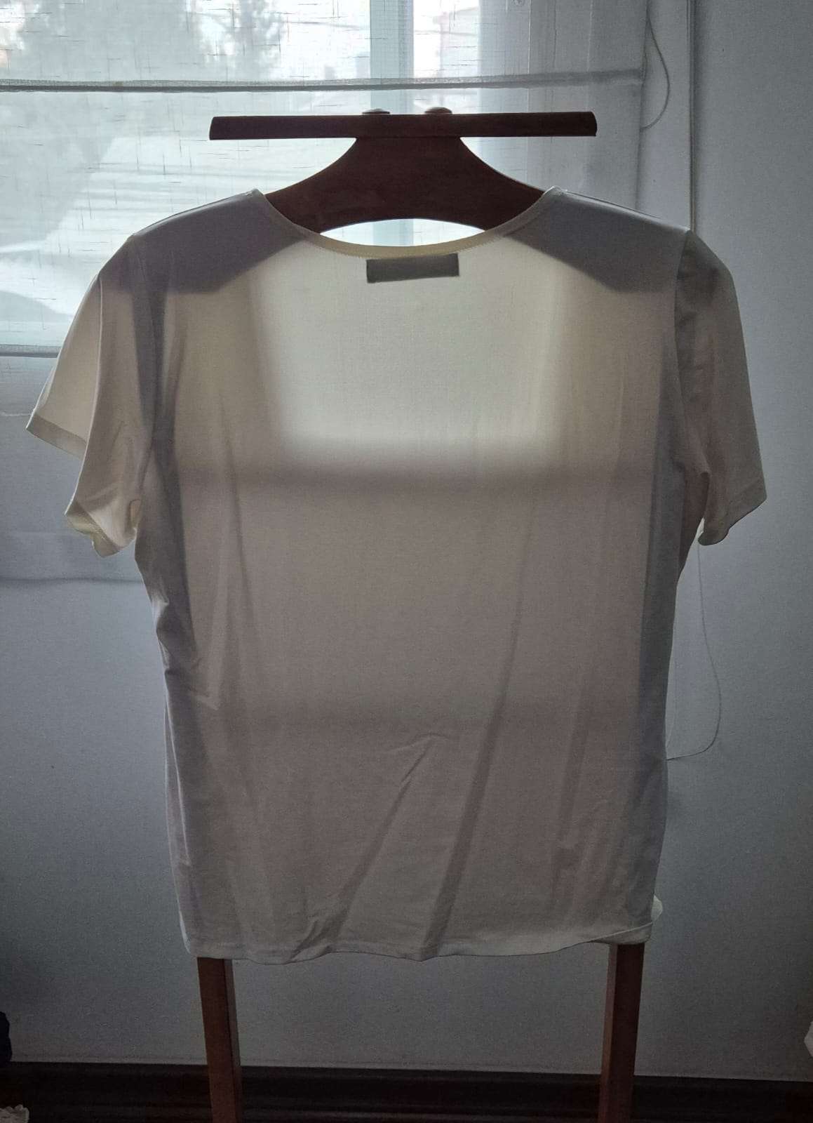 Polera blanca básica