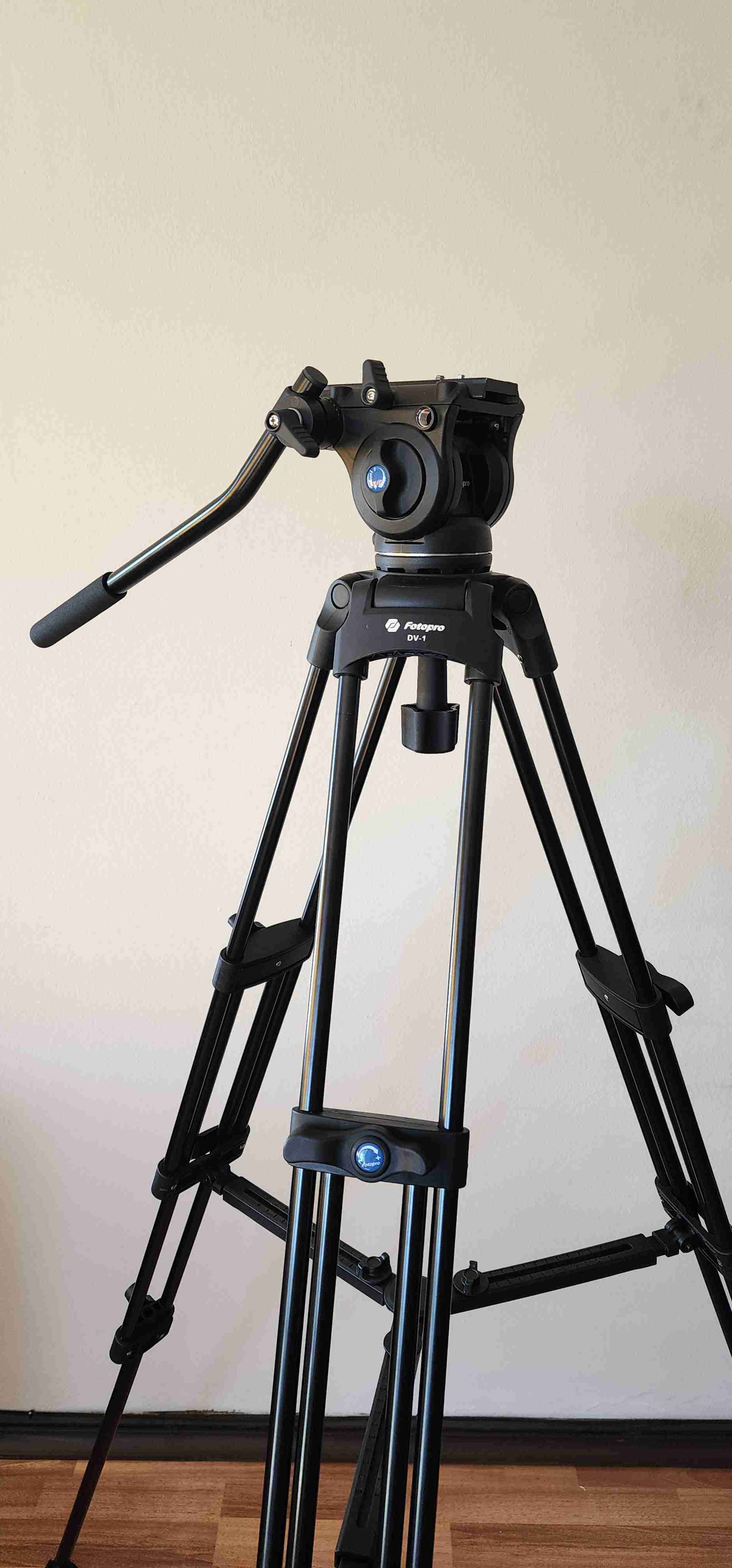 Trípode Fotopro DV-1 robusto