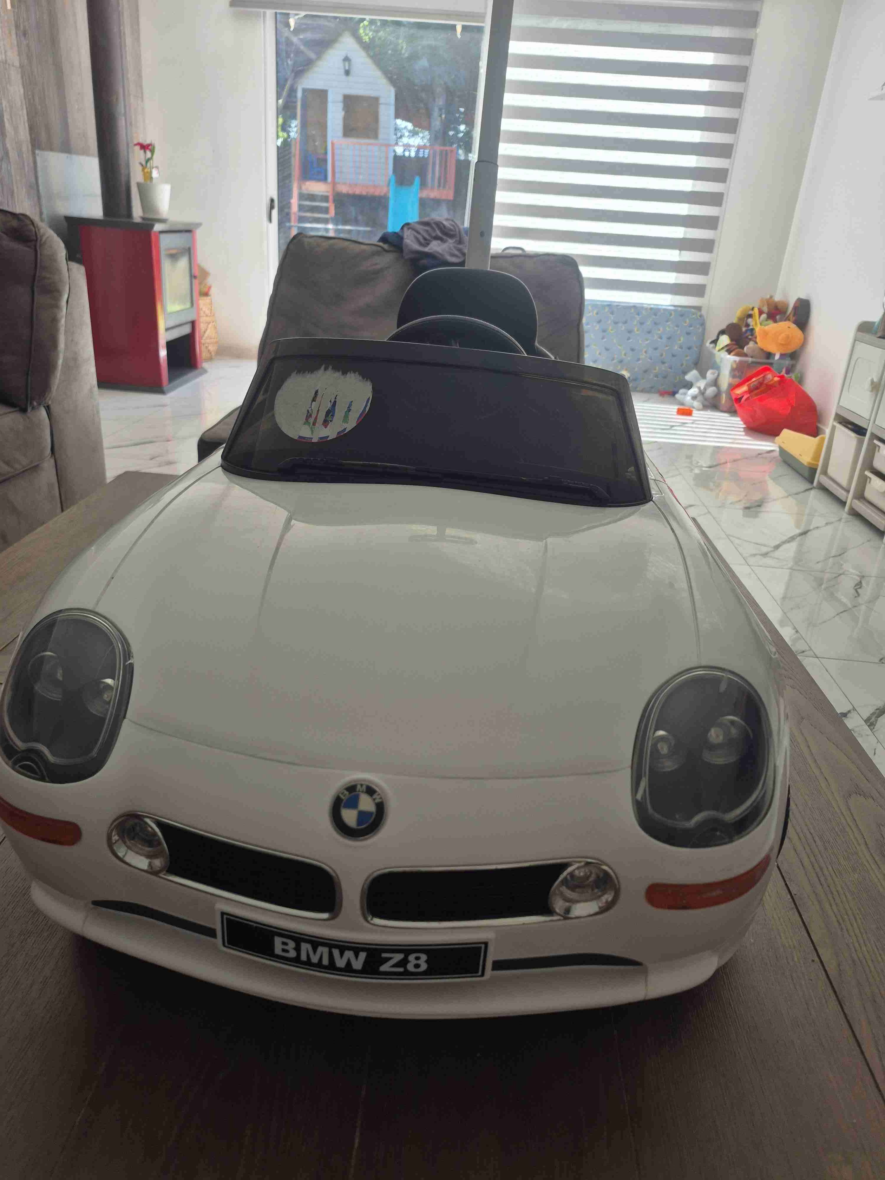 Auto a batería BMW Z8 para niños
