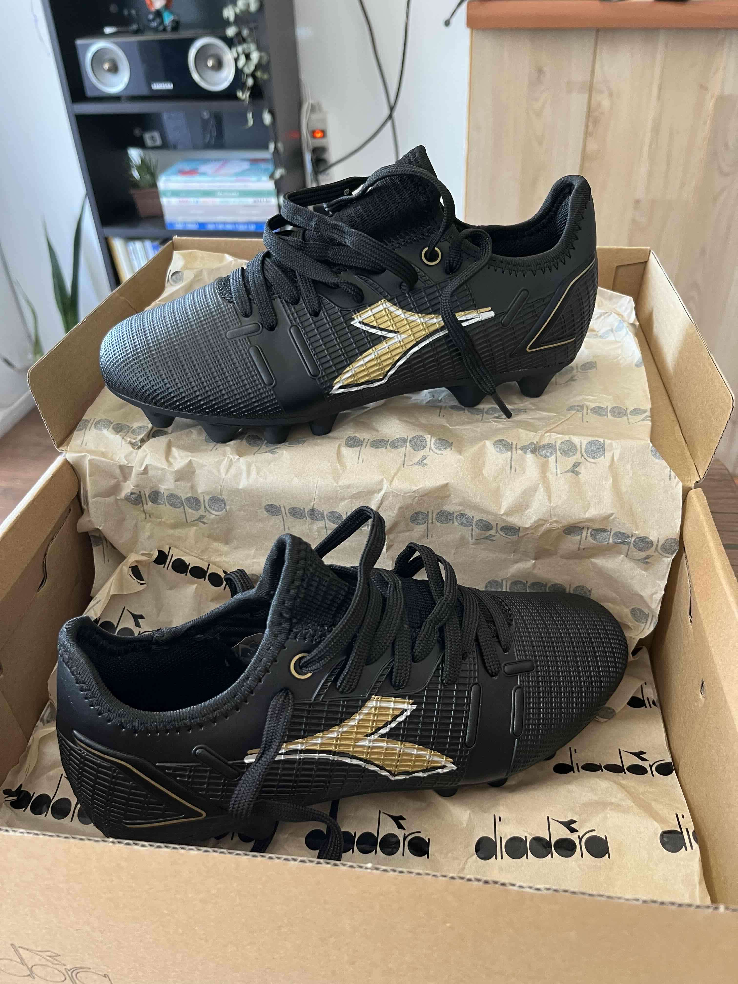 Zapatos de fútbol negros Diadora