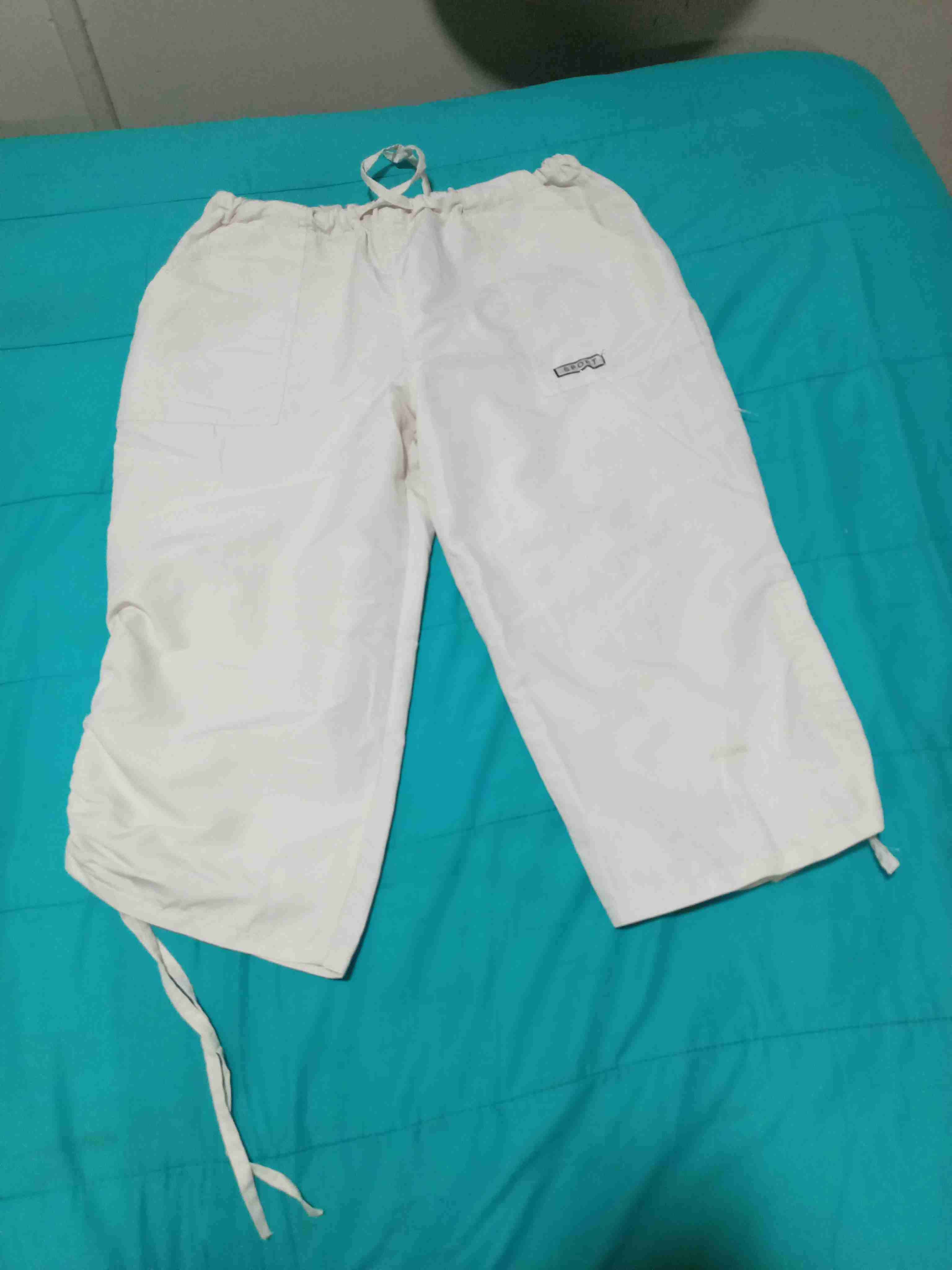 Pantalones blancos deportivos
