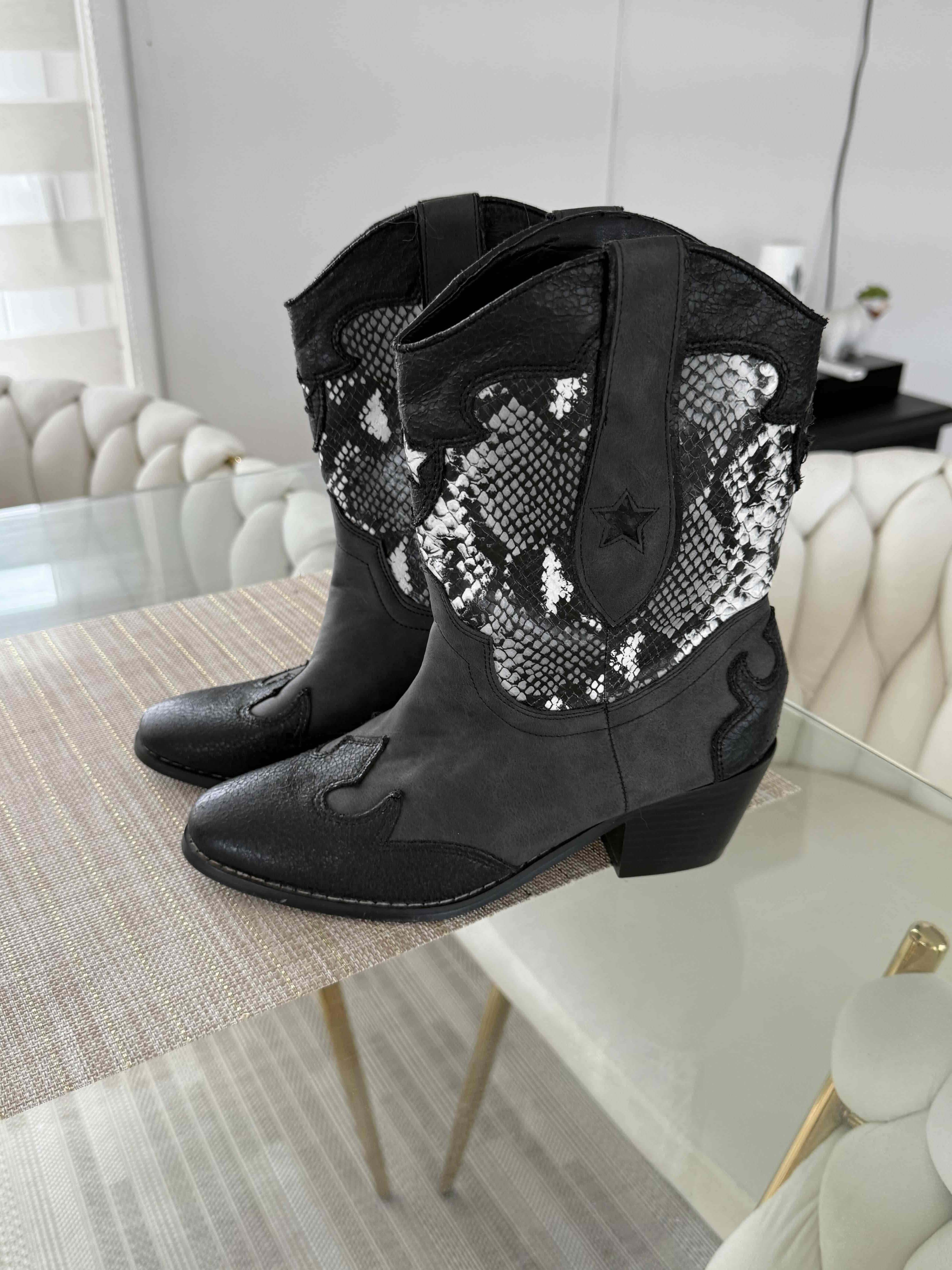 Botines cowboy negros estampados
