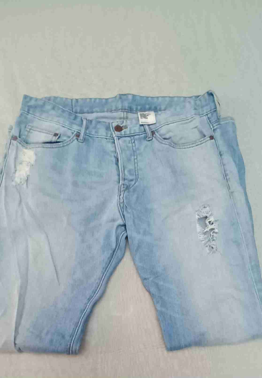 Jeans celestes rasgados