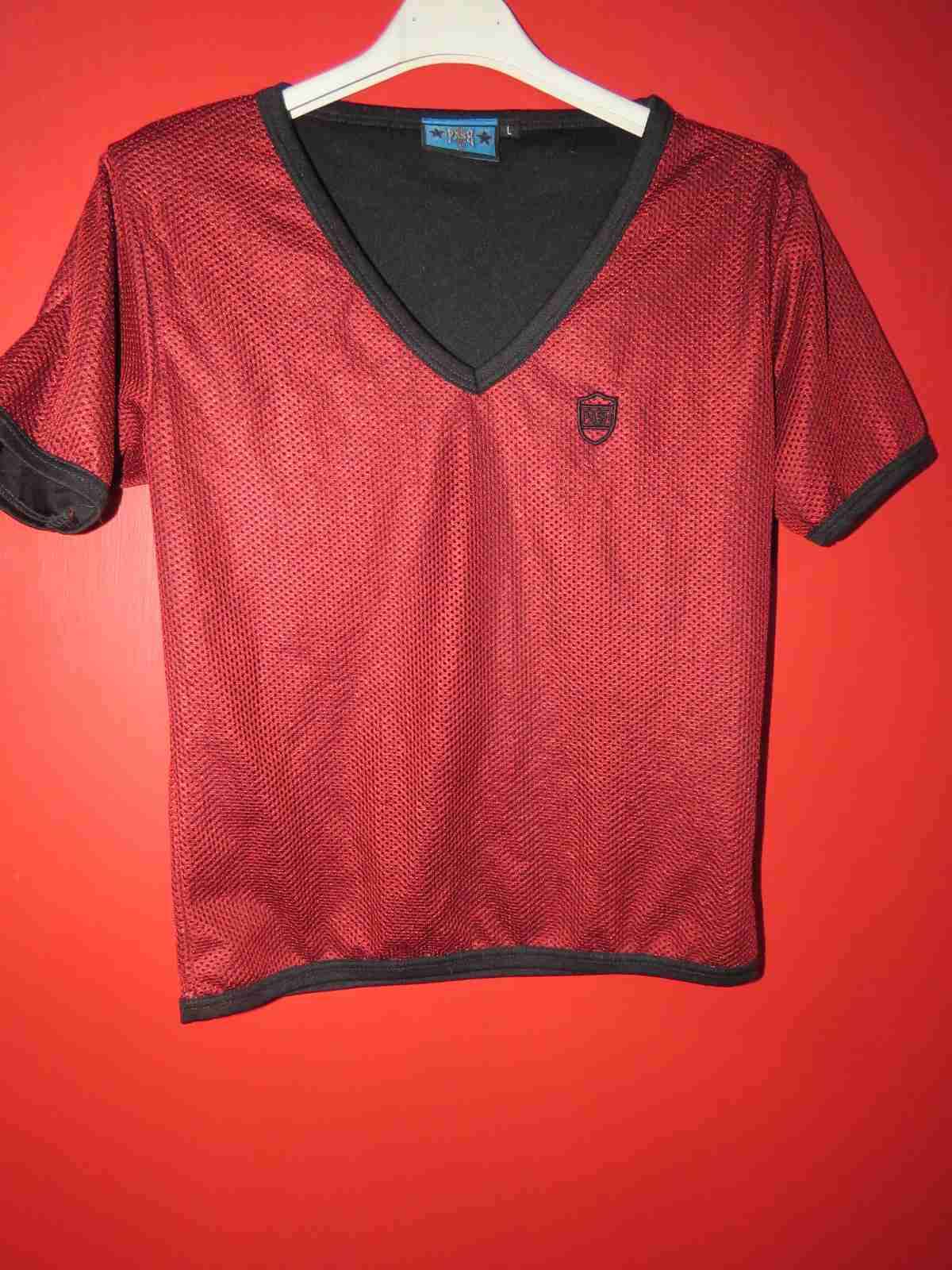 Polera deportiva roja malla
