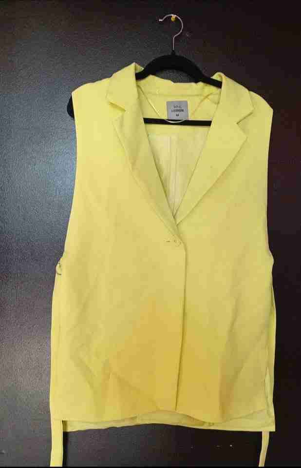 Blazer sin mangas cut out