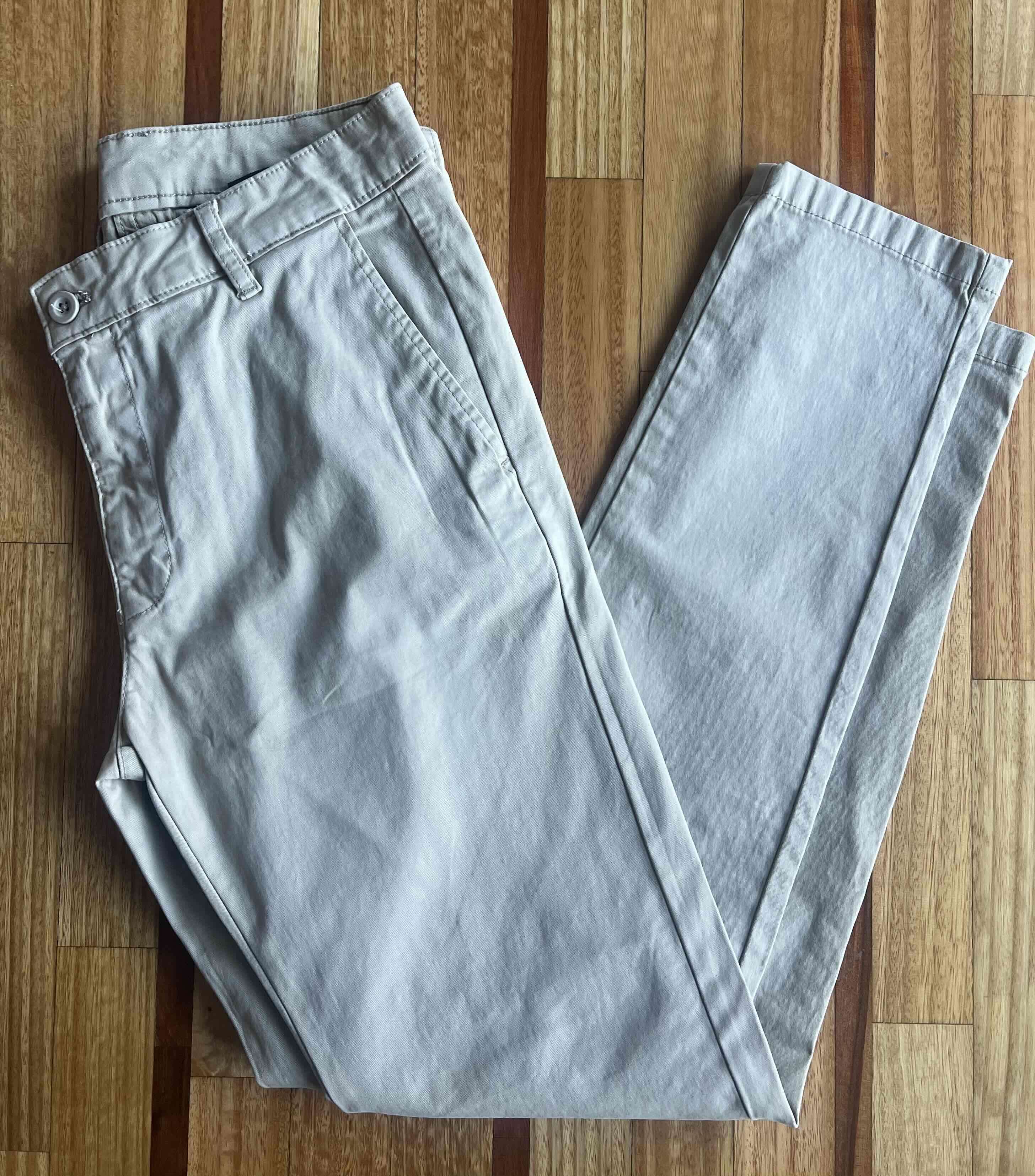 Pantalones beige Zara