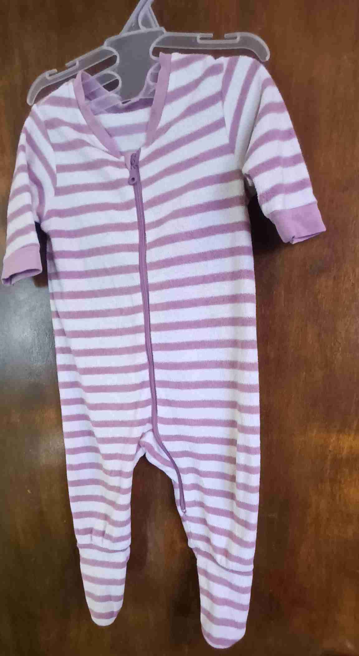 Pijama de bebé a rayas rosa 6 - 9 meses