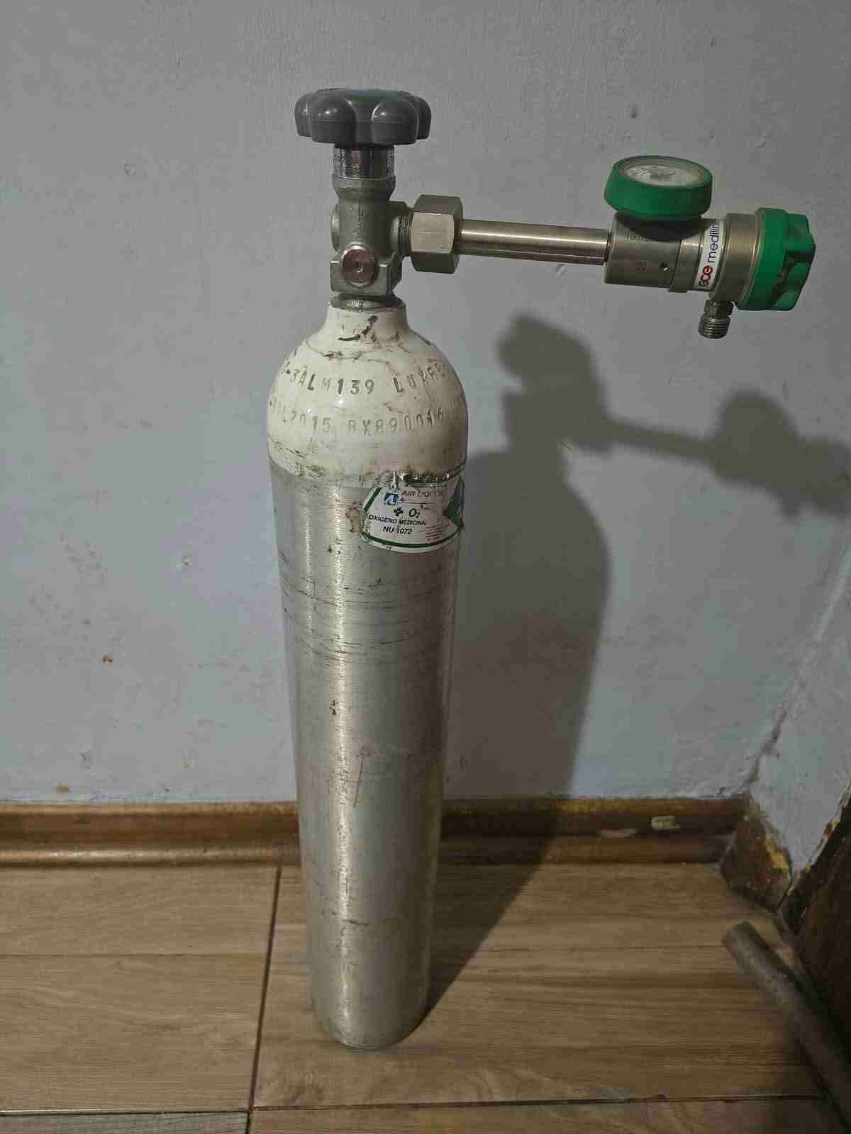 Cilindro de oxígeno con regulador