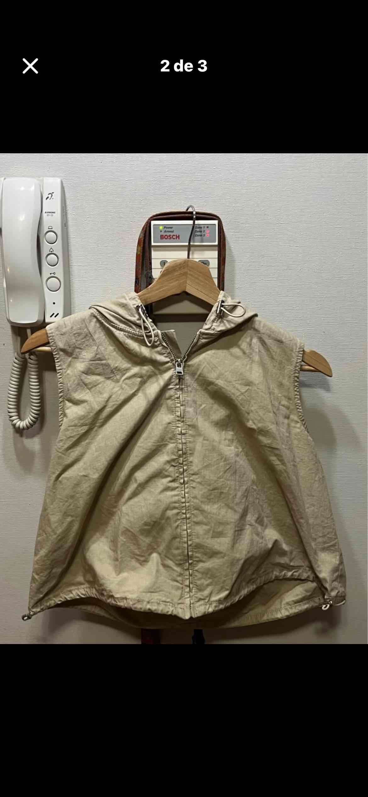 Chaleco beige sin mangas Zara