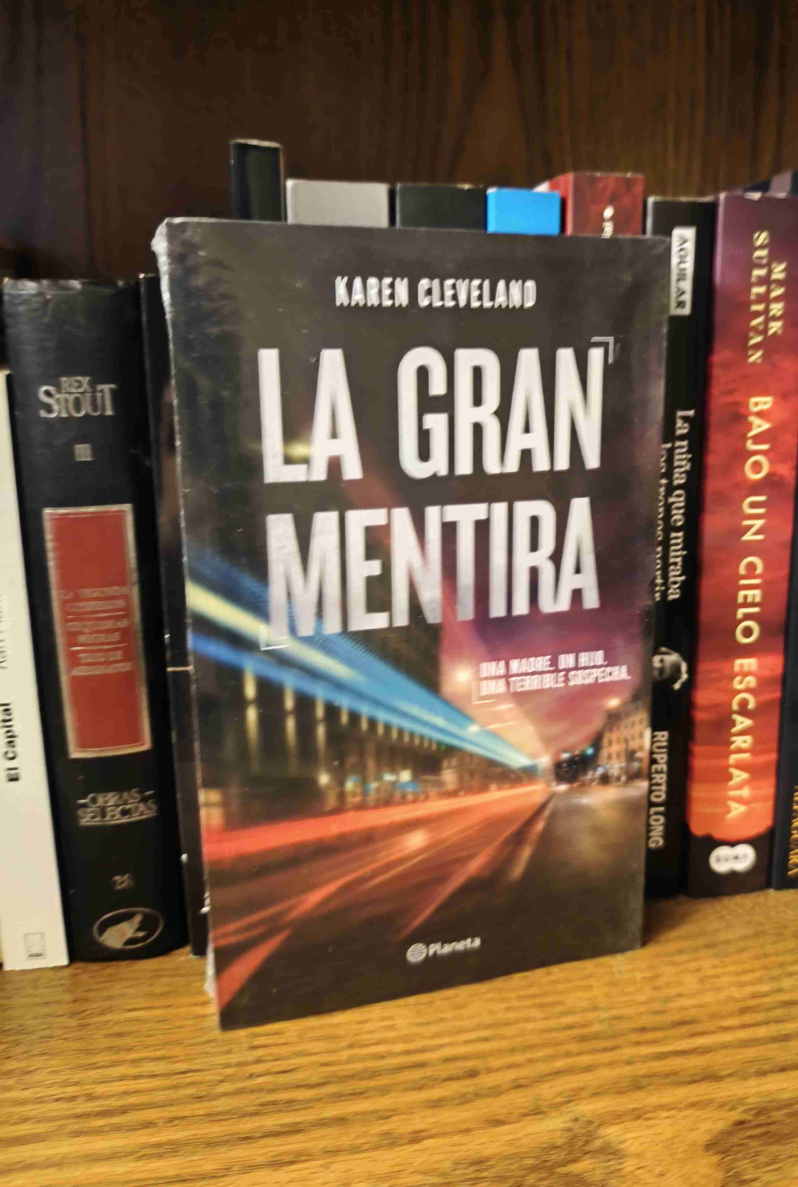 Libro 'La Gran Mentira' de Karen Cleveland