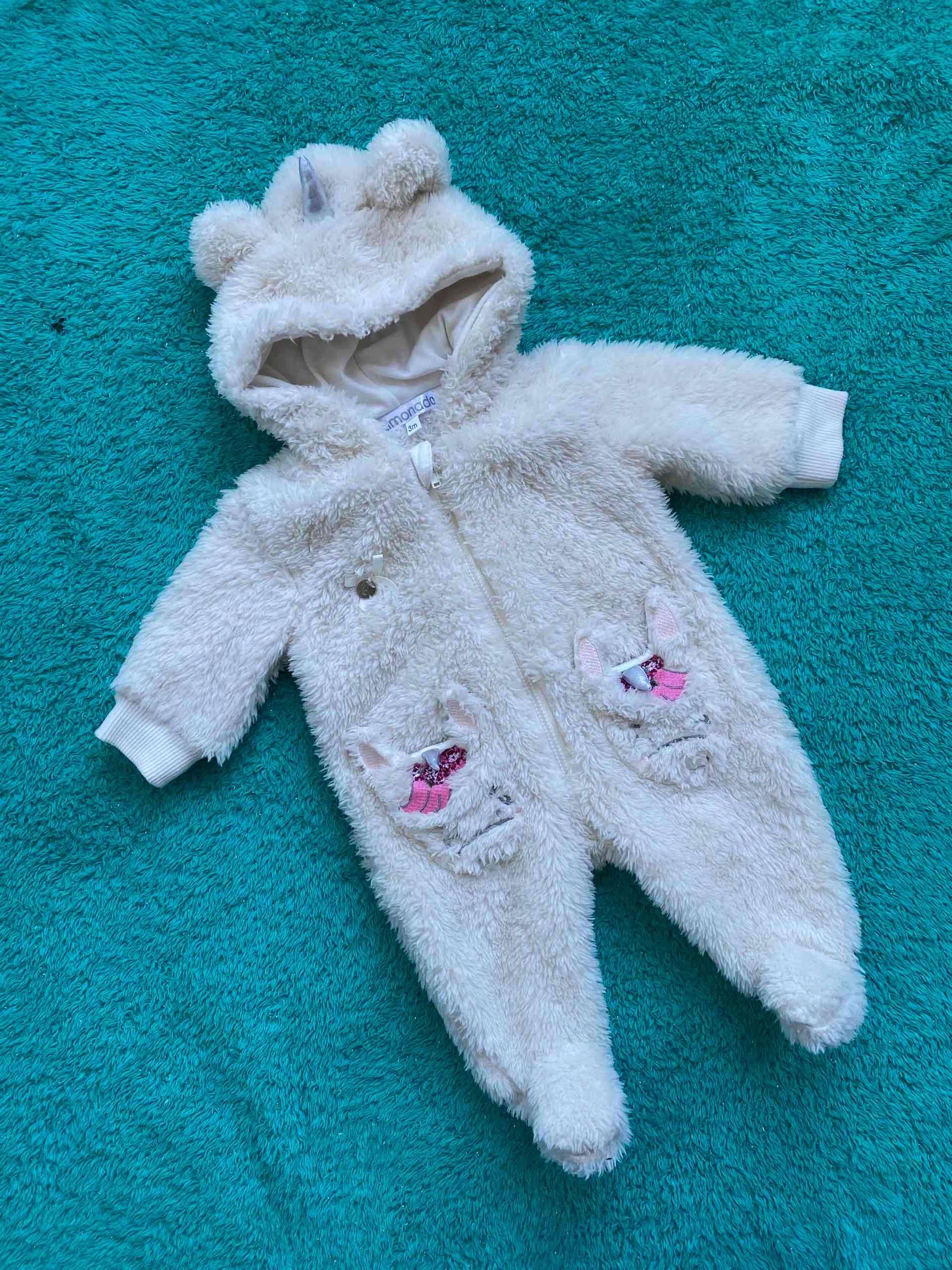 Enterito de bebé polar blanco