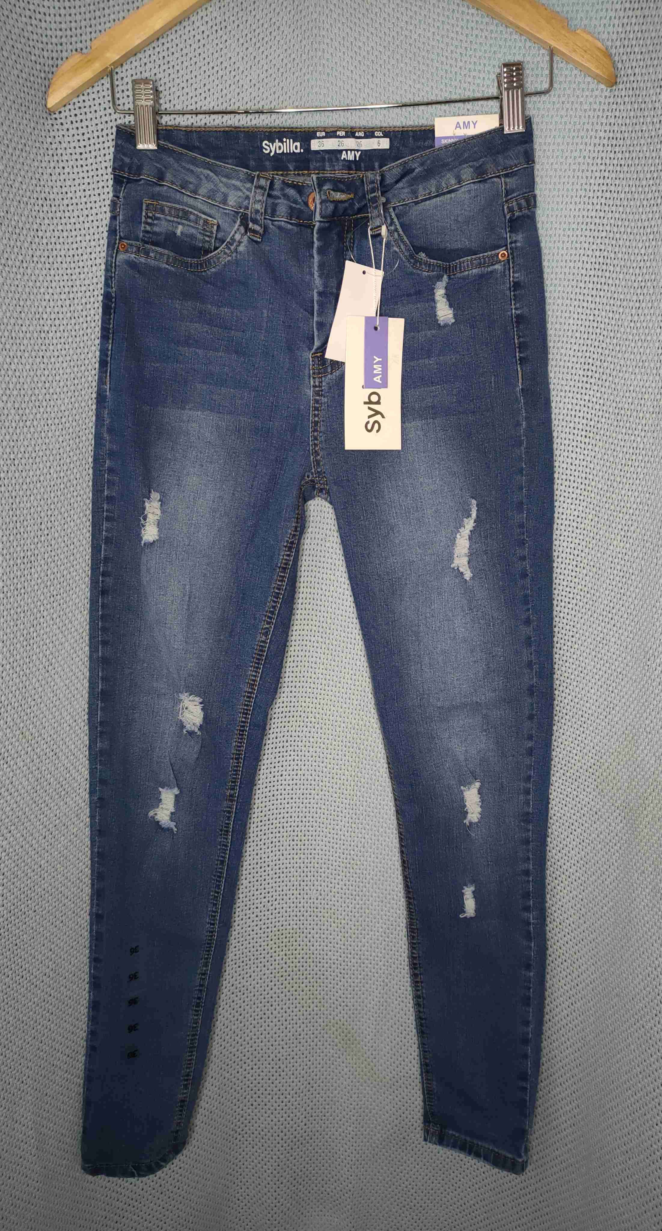 Jeans azules rotos
