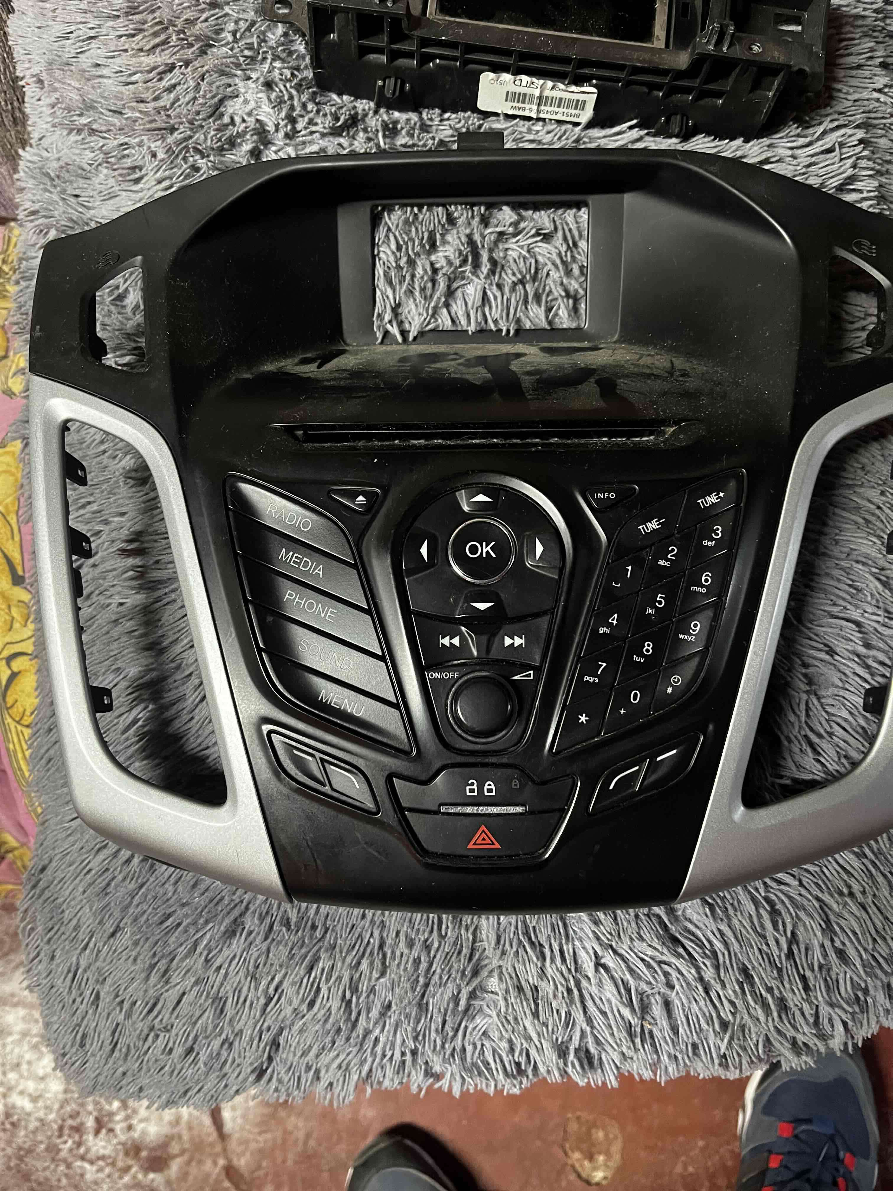 Panel frontal Ford  de auto con controles