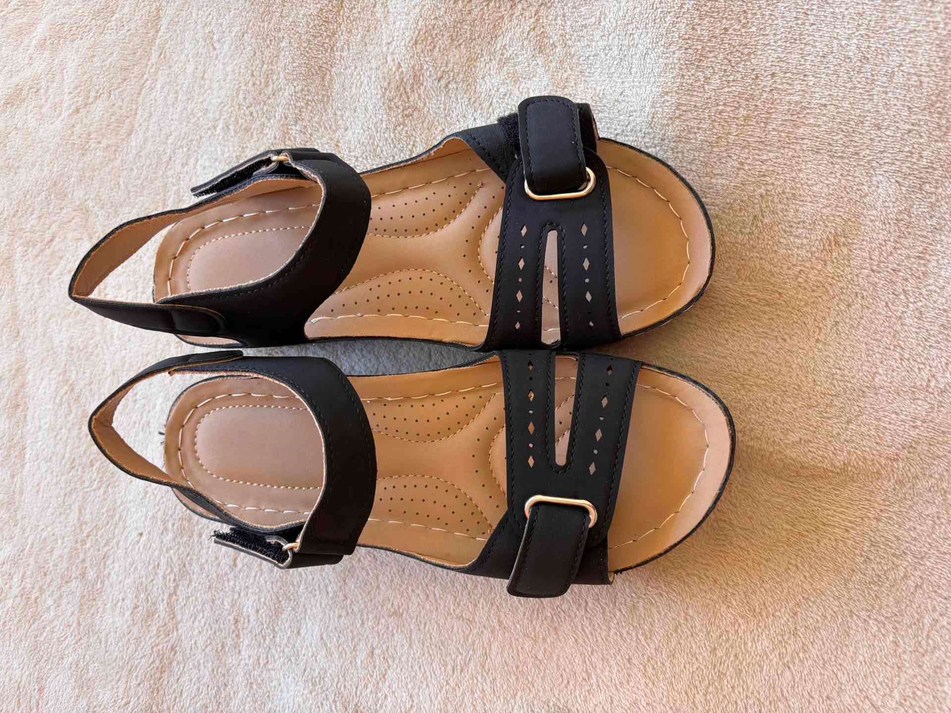 Sandalias negras cómodas