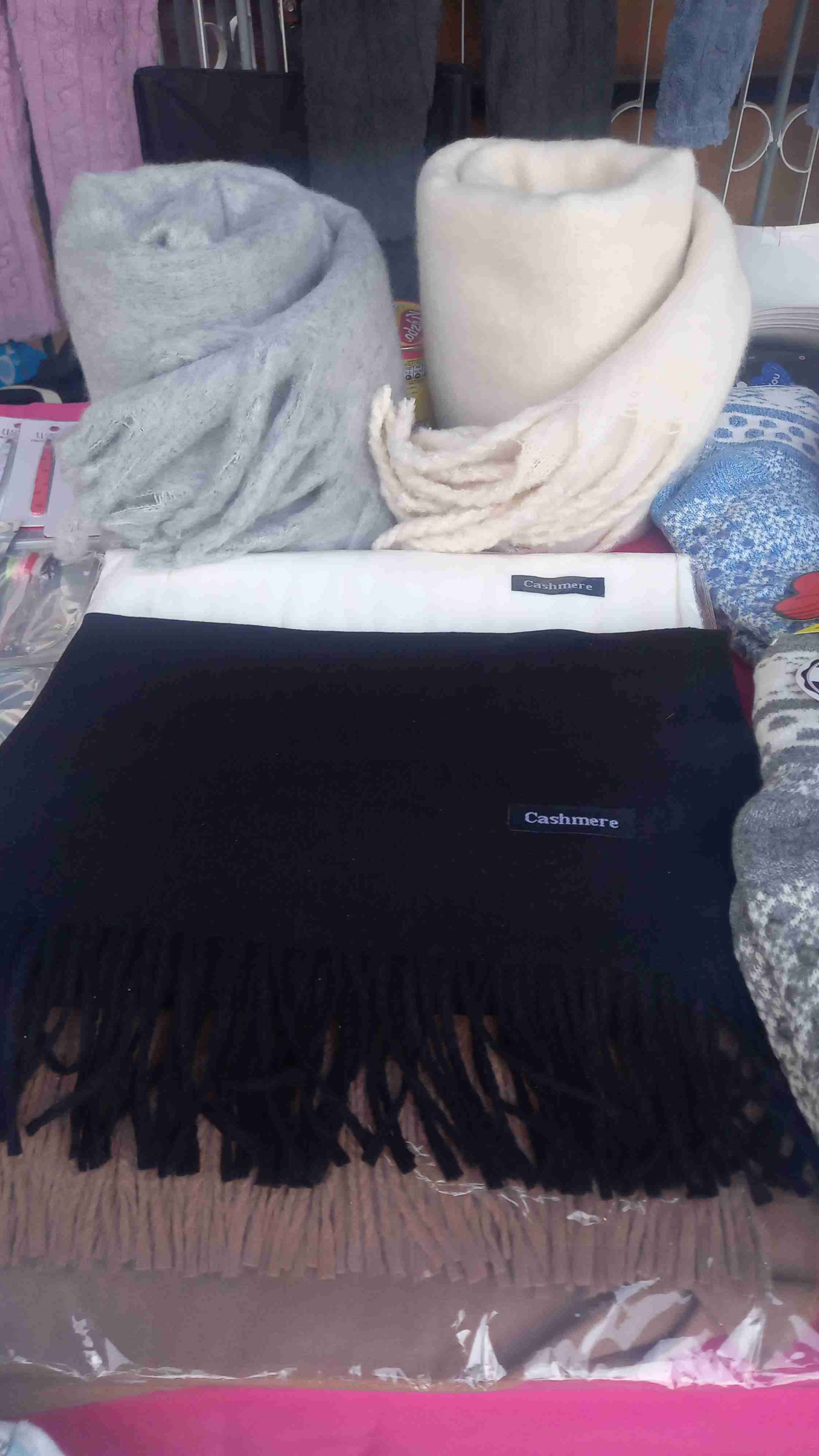 Bufandas gruesas y delgadas