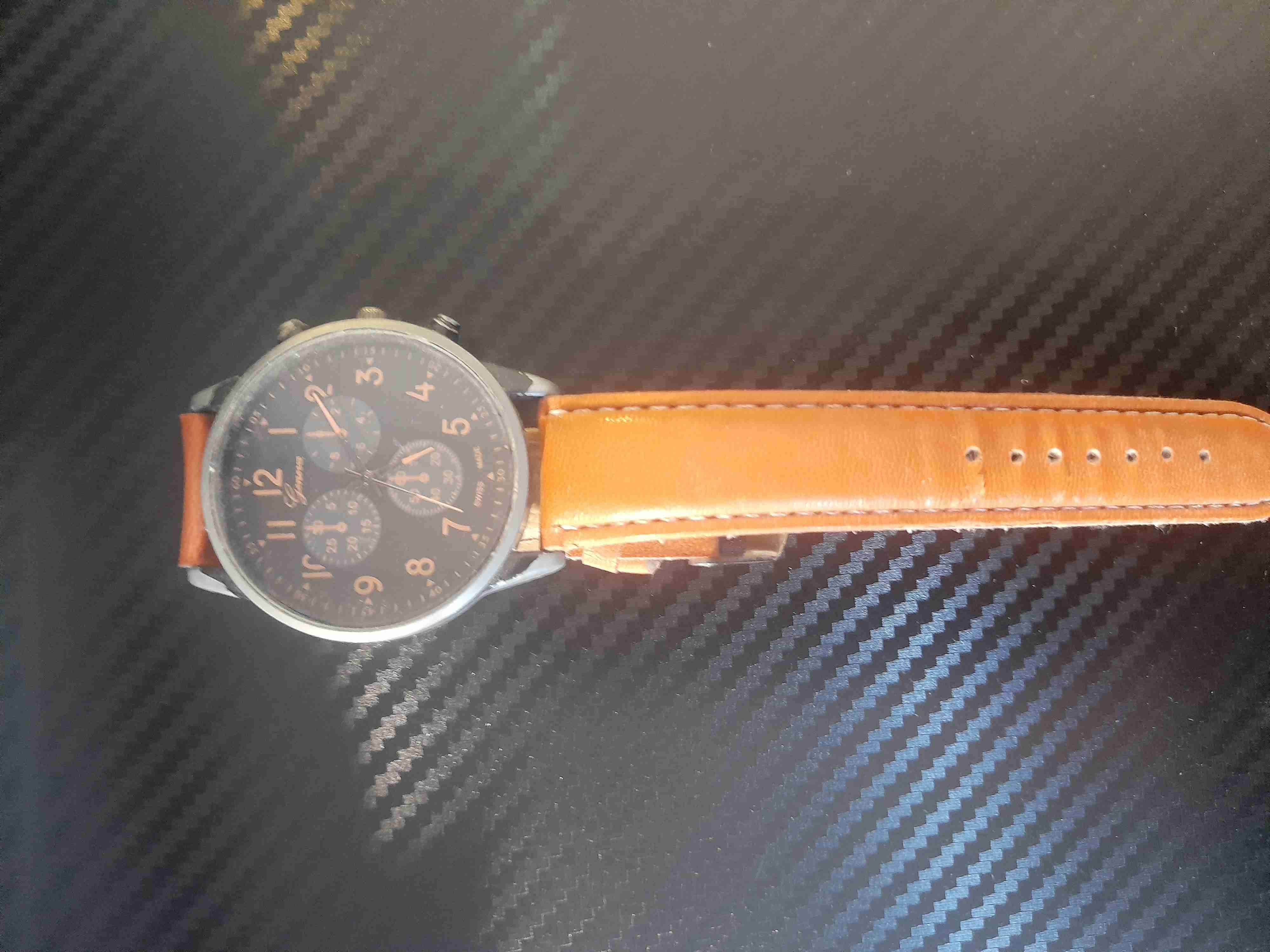 Reloj pulsera de cuero marrón